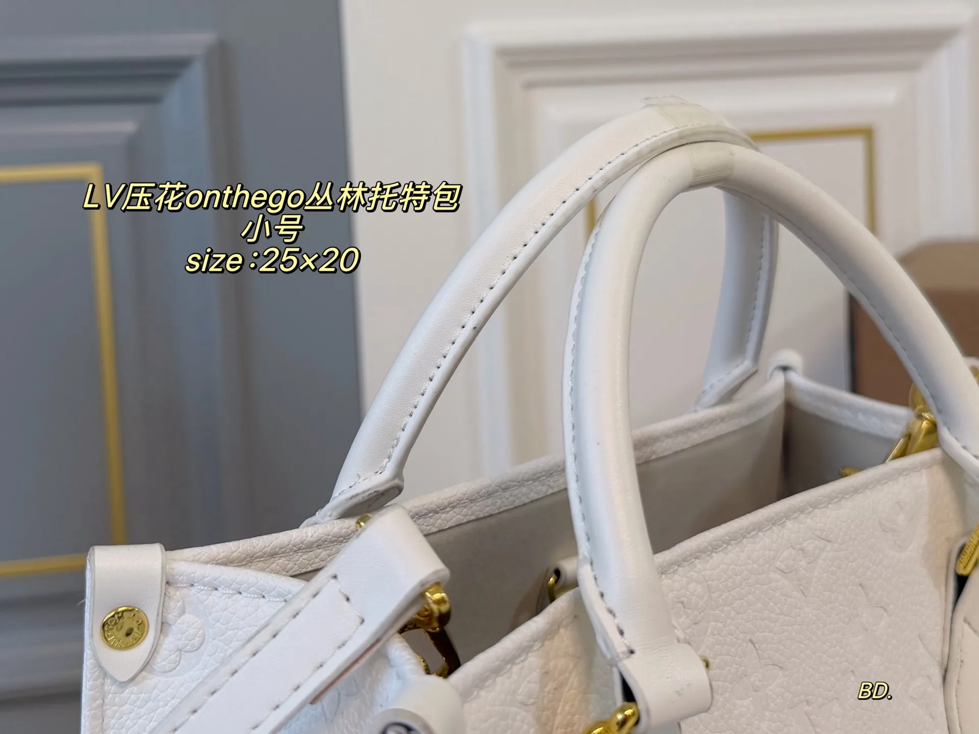 P160 小号（无盒） size：25&times;20 LV路易威登压花onthego丛林托特包💕 整体包型硬挺，材质硬朗不软塌‼️ 配有长肩带，🉑手提🉑腋下 减龄同时又增加了几分俏皮感✅