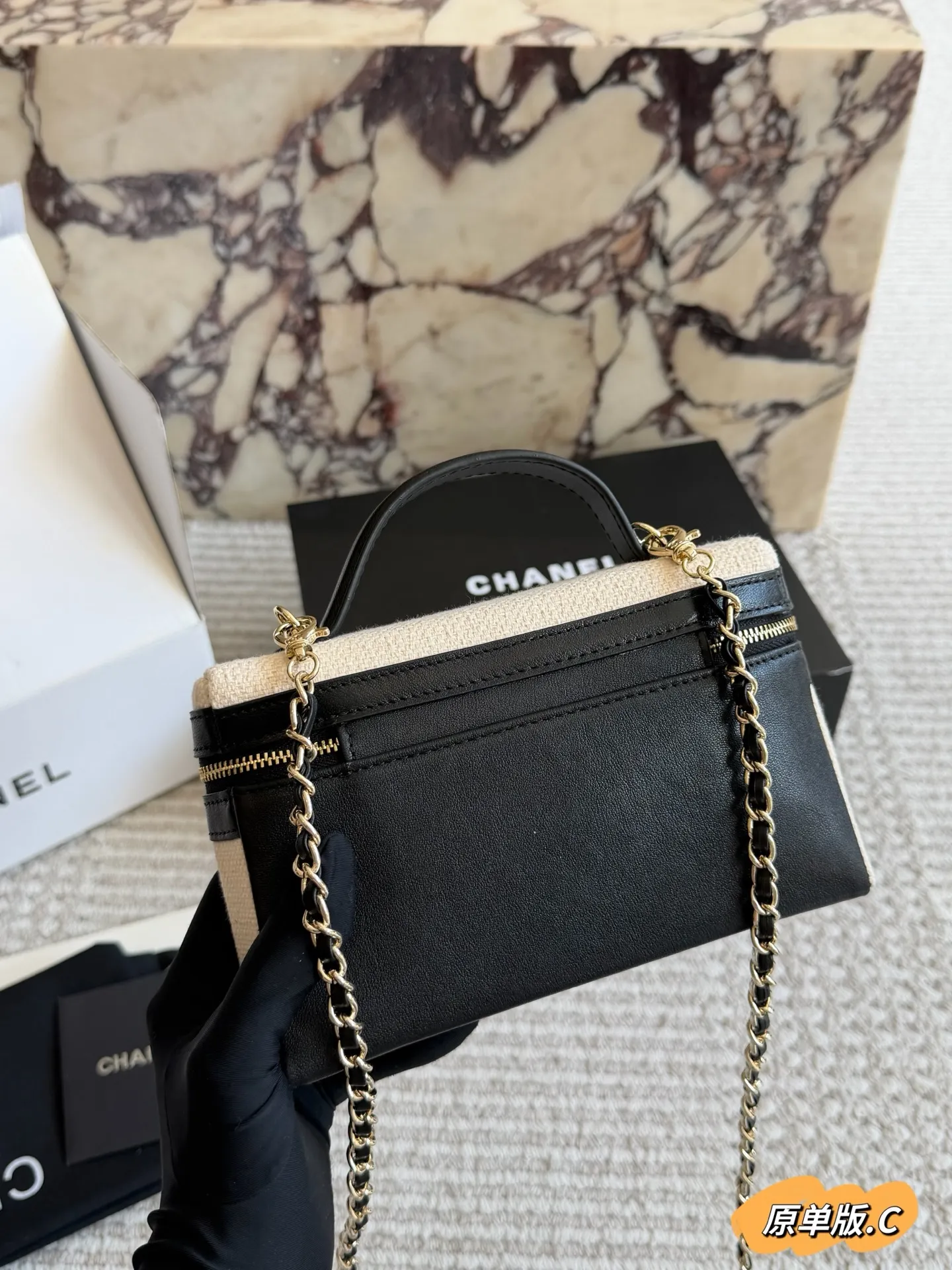 Compact Square Vanity Case - Professional Quality Control Before Shipping to Europe