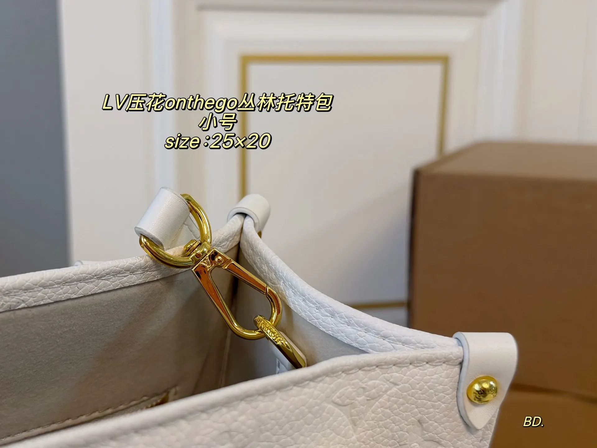 P160 小号（无盒） size：25&times;20 LV路易威登压花onthego丛林托特包💕 整体包型硬挺，材质硬朗不软塌‼️ 配有长肩带，🉑手提🉑腋下 减龄同时又增加了几分俏皮感✅