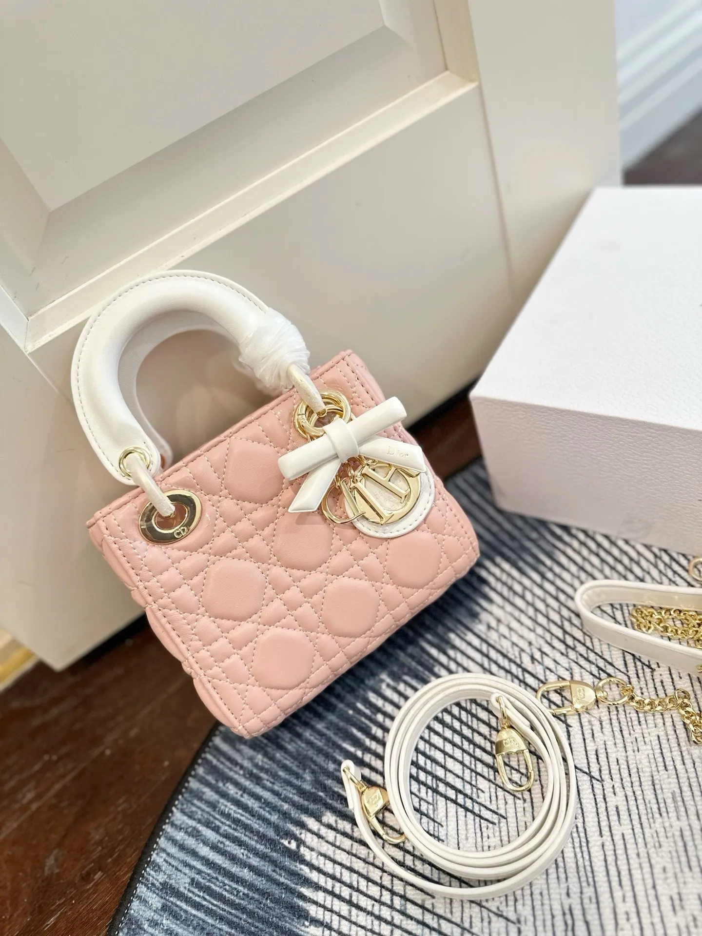 High-End Cannage Stitching Bag - Lambskin Ribbon Decor - Luxury Accessories Europe