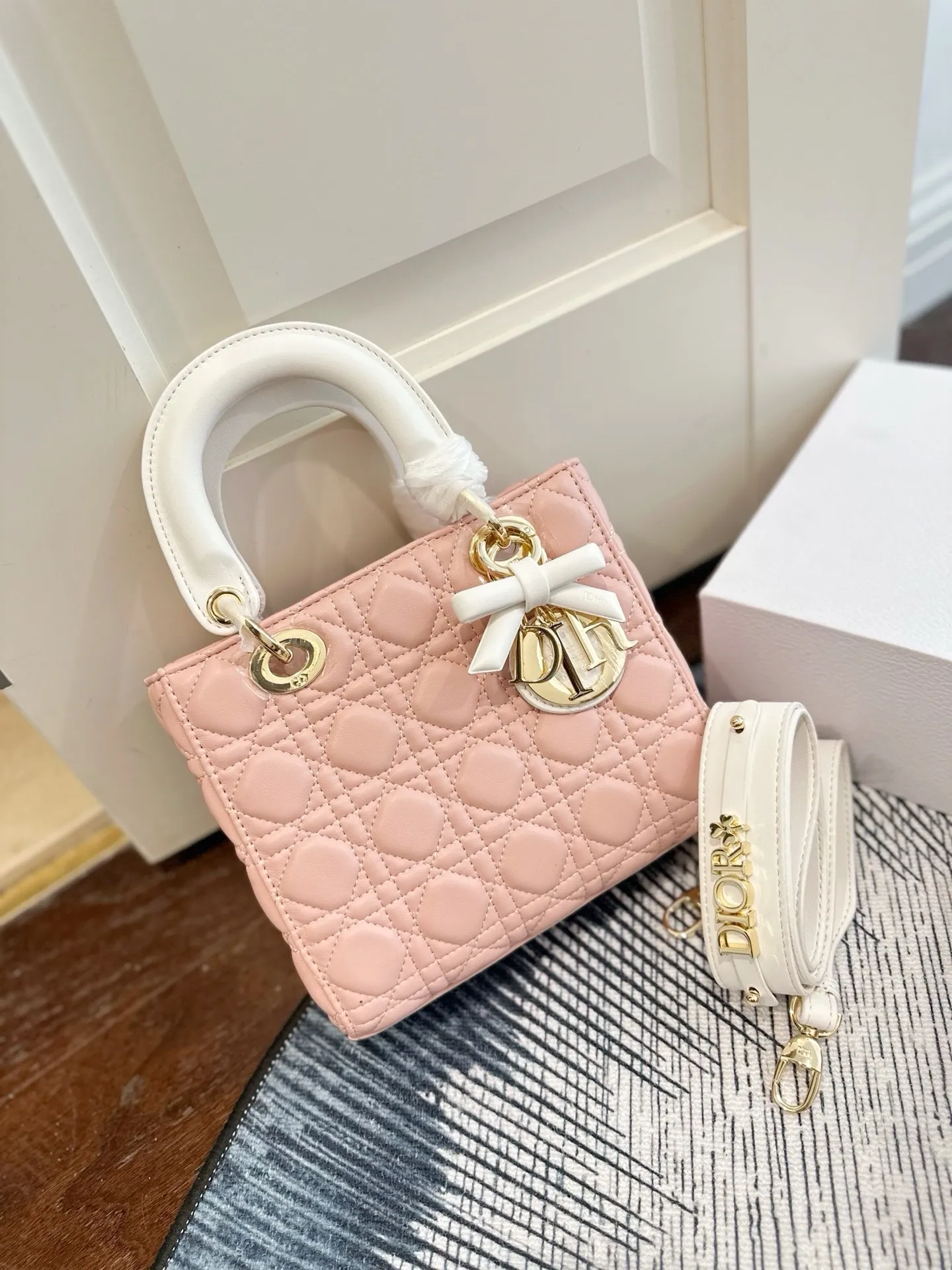 Luxury Quilted Leather Handbag with Elegant Bow Detail - Small Size 17cm