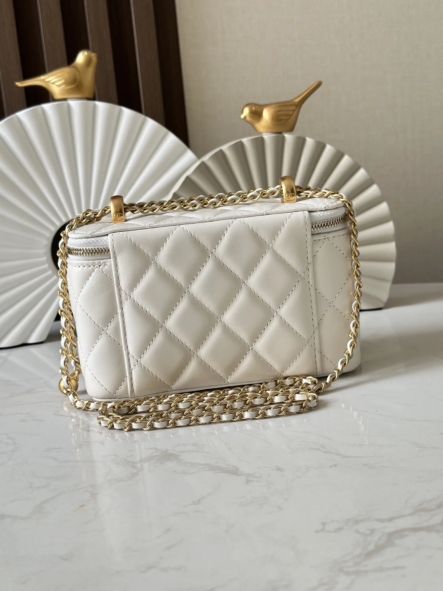 Luxury Vanity Case with Double Gold Beads - High-End Quilted Leather Craftsmanship