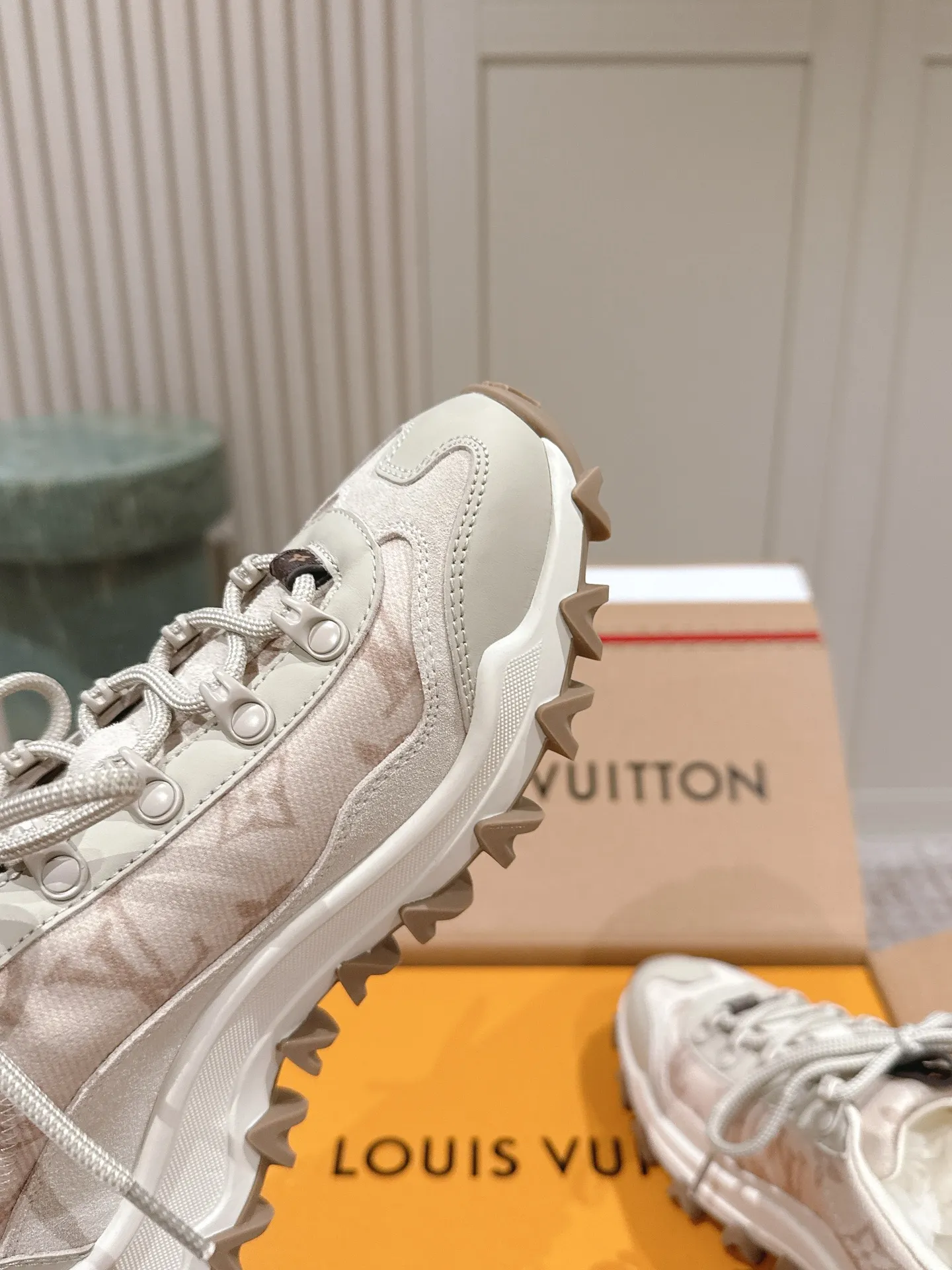 Luxury Brand Mountain Sneakers - Premium Quality Leather Footwear - Exclusive Designer Hiking Shoes London Paris Berlin