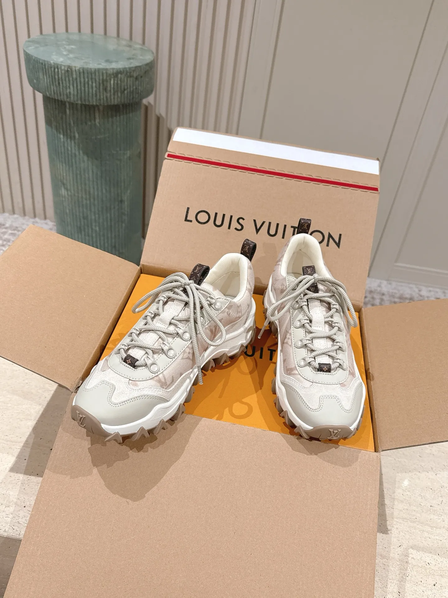 Anti-Slip Rubber Sole Designer Hiking Shoes - LV 26SS Latest Model - High-Quality Craftsmanship Sneakers