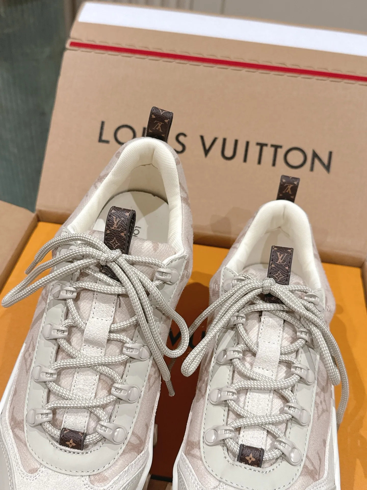 High-End Athletic Leisure Sneakers - Luxury Hiking Footwear for Men - Best Quality Designer Shoes European Market