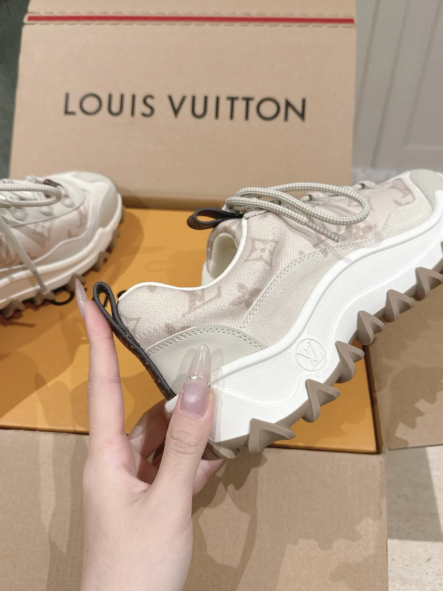 European Fashion Trend Hiking Sneakers - Men's Designer Leisure Shoes - 2026 Spring Summer Collection