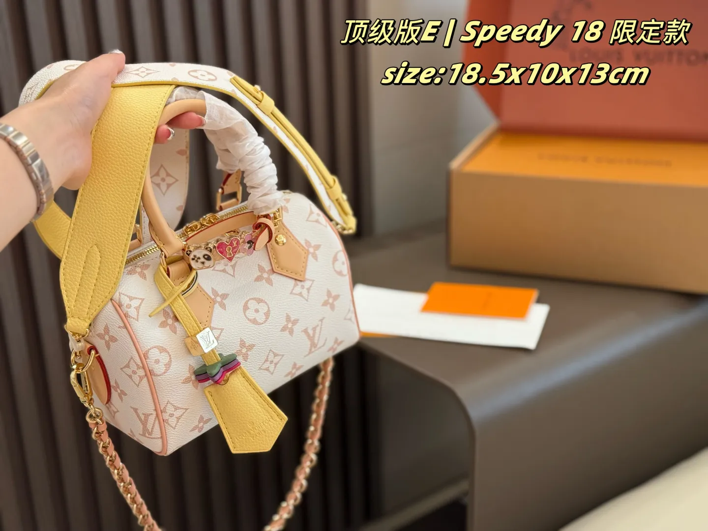 P235 钢五金 新品 163芯片 双盒包装 LV | Speedy 18 限定款 梦中情包 独特 稀有！ 每只配色都好好看 搭配配饰少女心简直拉满 size:18.5x10x13cm