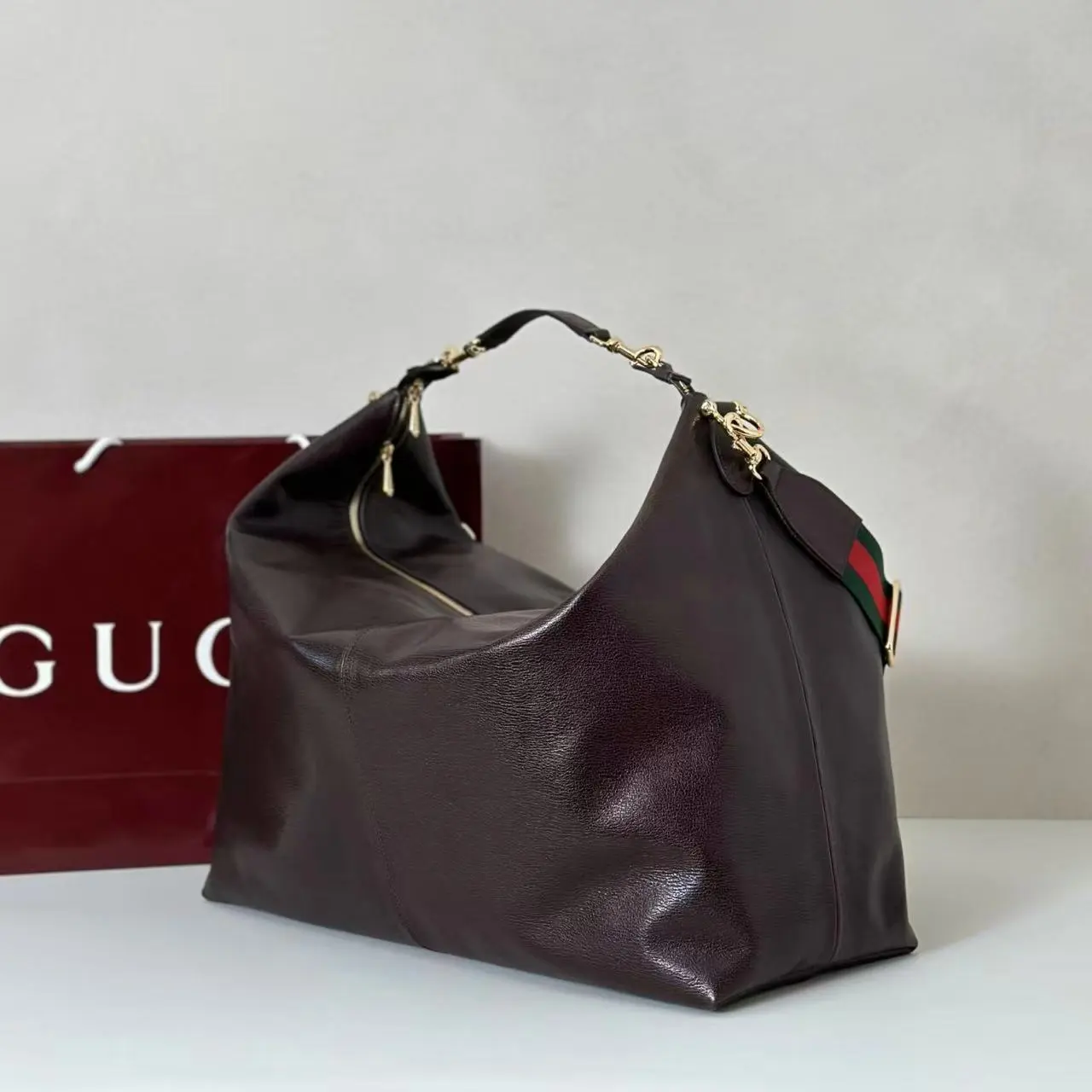 [發]720。 GUCCI新款专柜品质，顶级原单货，实物实拍！款号:864485啡布，🎈🎈🎈尺寸：宽46X高29X侧宽20.5cm，🎉🎉🎉出货啦！