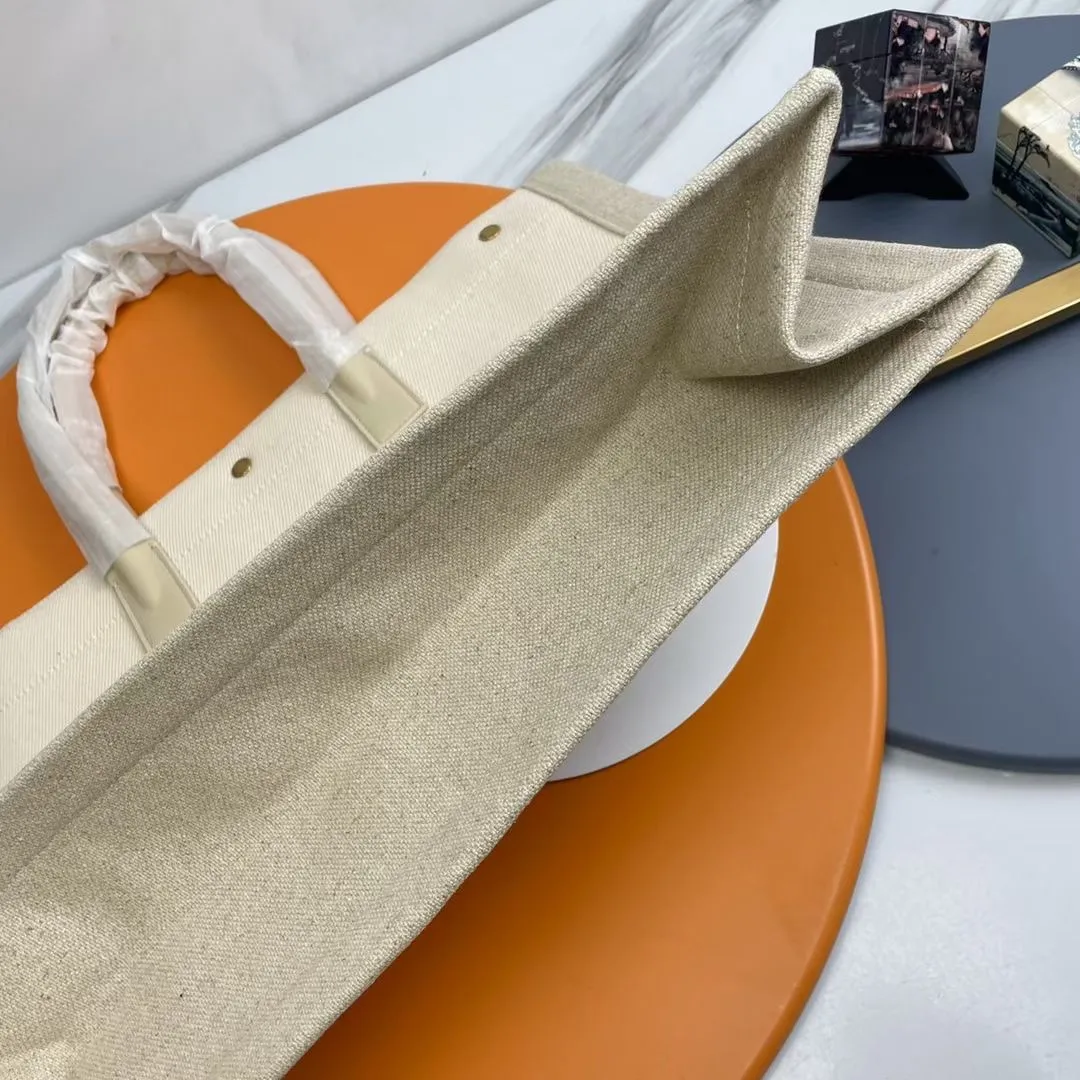 横款💰💰470_ Rive Gauche Tote Bag，左岸购物袋🛍️，从定制麻布料到五金在到丝印，每一个细节我都要求完美！zp购入开模定制，说真的，这是我遇到过最难做的一款购物袋了！托料极其复杂，经过反复试验才做到跟zp完全一样的手感！旅游出差必备时尚款！p 型号：509415.Zx 48x36x16cm：48x36x16cm