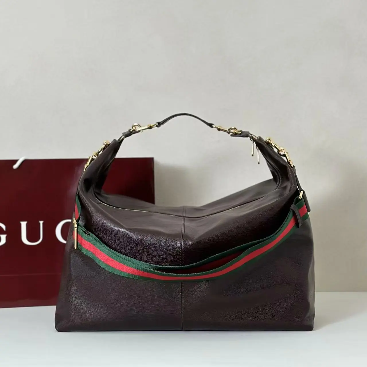 [發]720。 GUCCI新款专柜品质，顶级原单货，实物实拍！款号:864485啡布，🎈🎈🎈尺寸：宽46X高29X侧宽20.5cm，🎉🎉🎉出货啦！