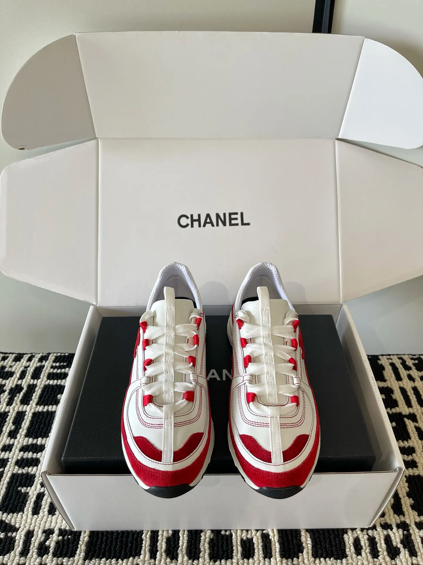 💰 320 chanel 第三代最新 德训 厚底 熊猫配色 运动休闲鞋✔️ 百搭小白鞋 款式搭配 活力满满啊 侧面压印logo 上脚很秀气 鞋面原版定制材料 原版大底 跟高4.5cm Size:35-40
