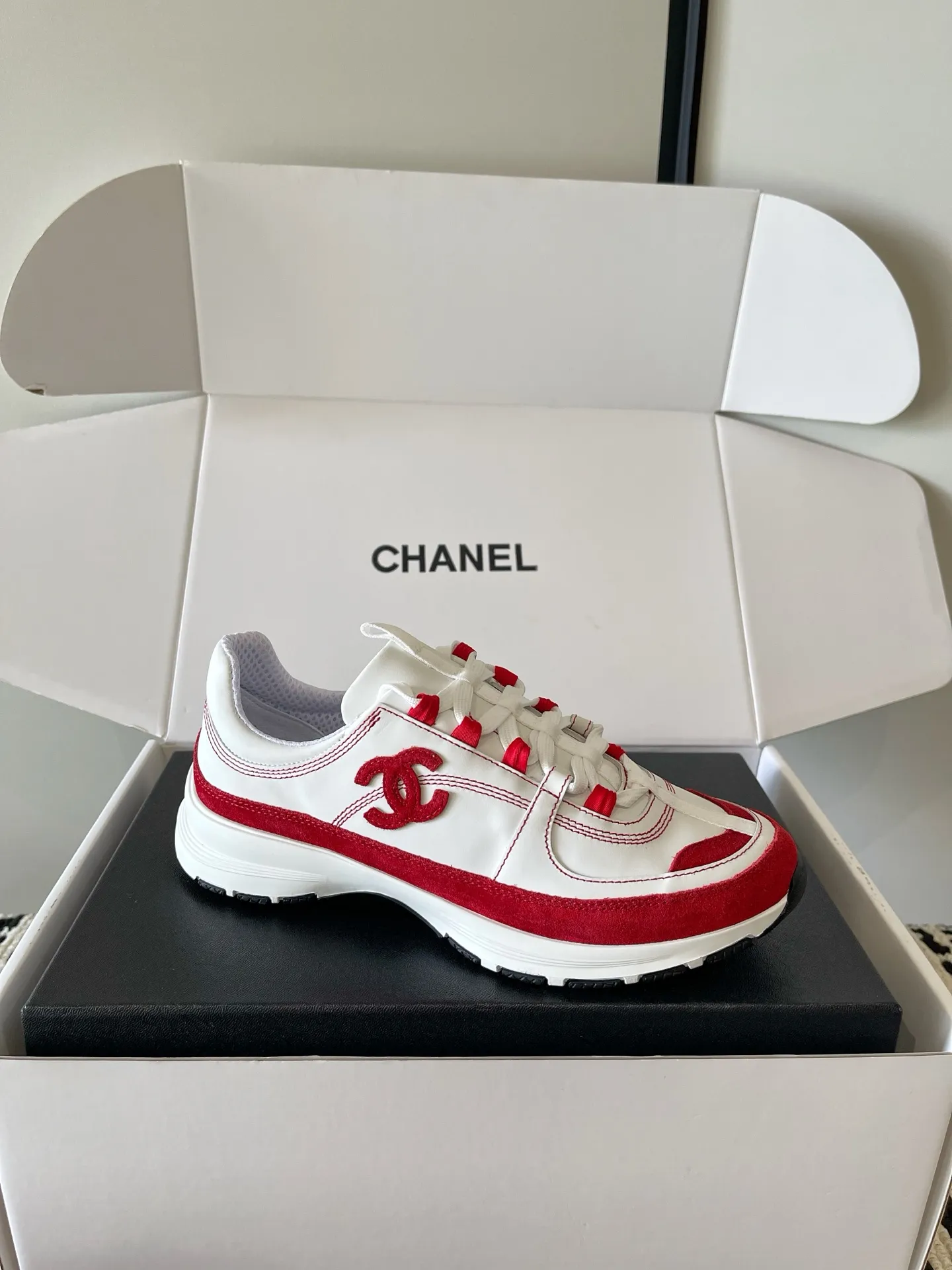 💰 320 chanel 第三代最新 德训 厚底 熊猫配色 运动休闲鞋✔️ 百搭小白鞋 款式搭配 活力满满啊 侧面压印logo 上脚很秀气 鞋面原版定制材料 原版大底 跟高4.5cm Size:35-40