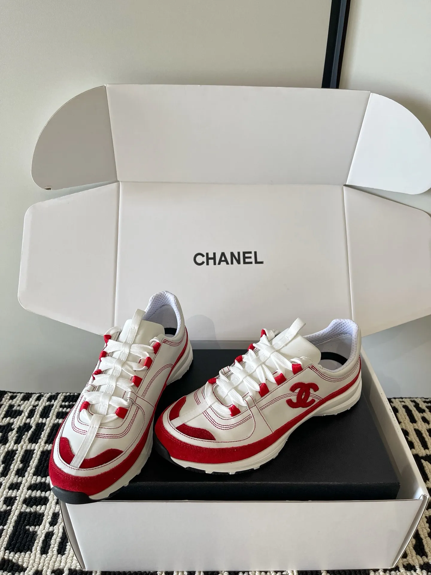 💰 320 chanel 第三代最新 德训 厚底 熊猫配色 运动休闲鞋✔️ 百搭小白鞋 款式搭配 活力满满啊 侧面压印logo 上脚很秀气 鞋面原版定制材料 原版大底 跟高4.5cm Size:35-40