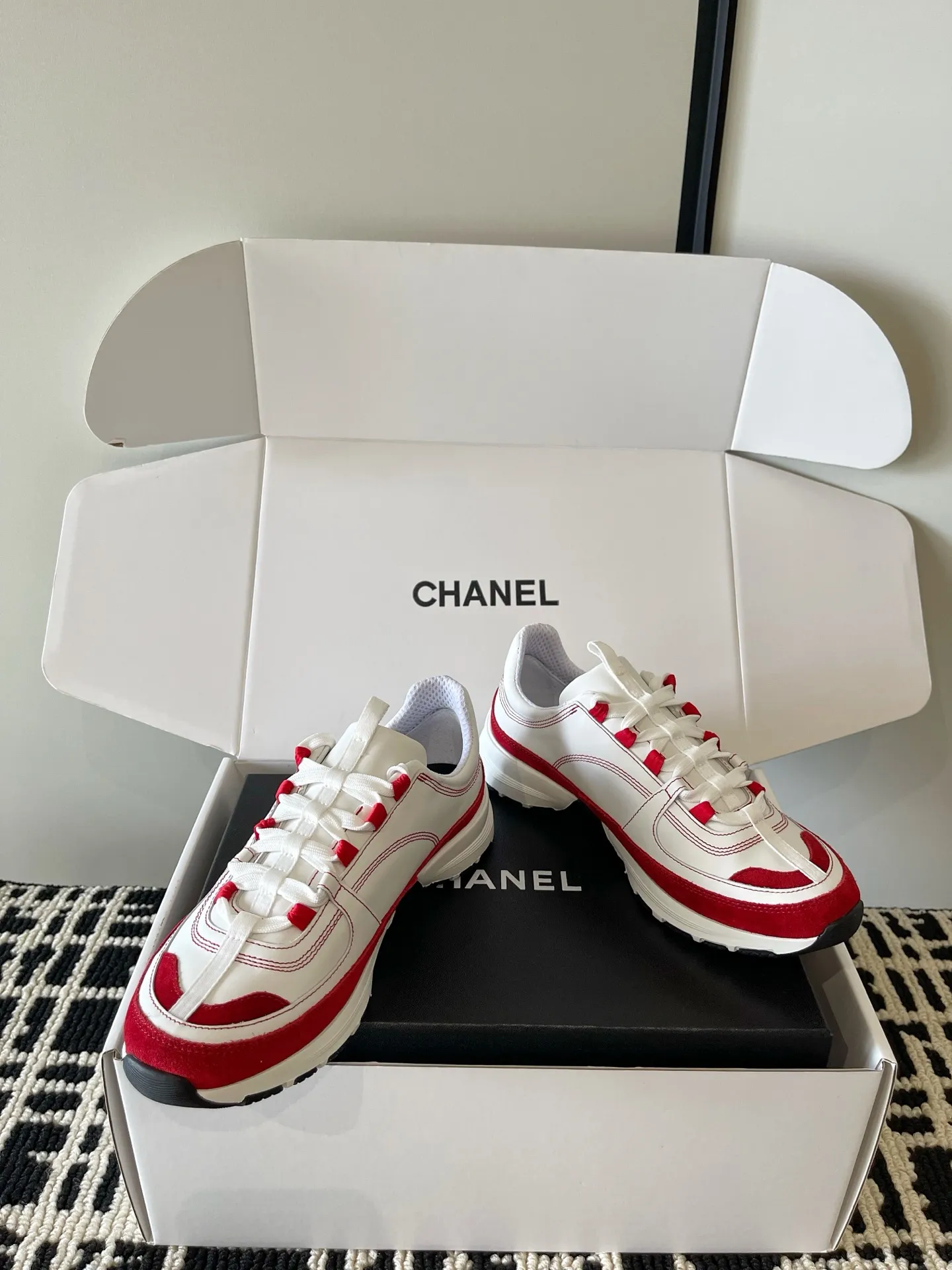 💰 320 chanel 第三代最新 德训 厚底 熊猫配色 运动休闲鞋✔️ 百搭小白鞋 款式搭配 活力满满啊 侧面压印logo 上脚很秀气 鞋面原版定制材料 原版大底 跟高4.5cm Size:35-40