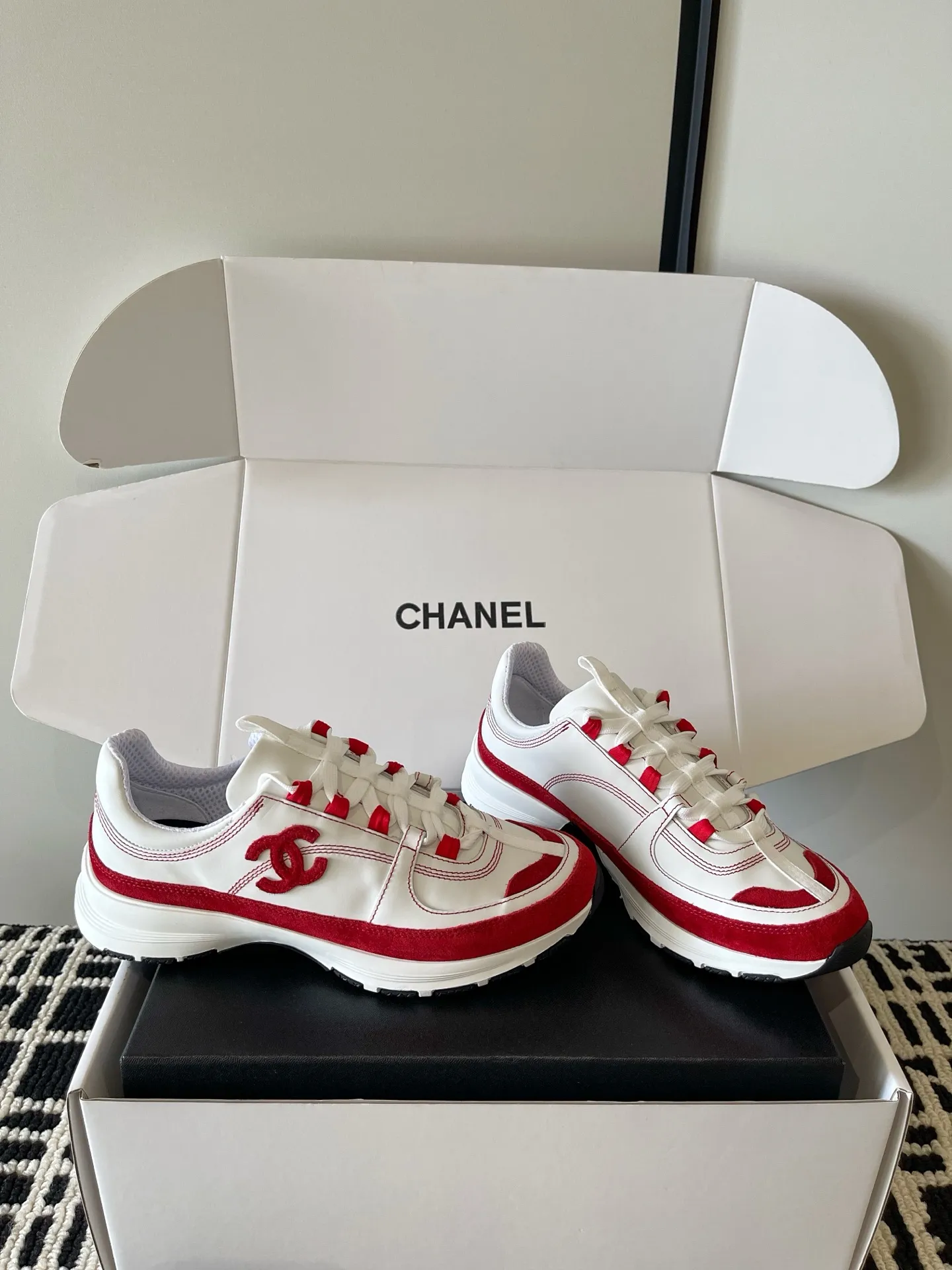 💰 320 chanel 第三代最新 德训 厚底 熊猫配色 运动休闲鞋✔️ 百搭小白鞋 款式搭配 活力满满啊 侧面压印logo 上脚很秀气 鞋面原版定制材料 原版大底 跟高4.5cm Size:35-40