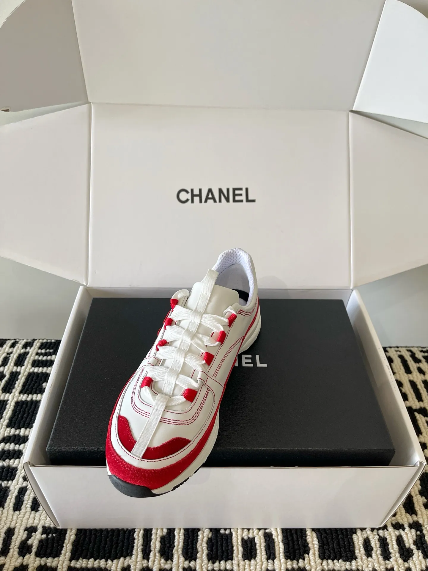 💰 320 chanel 第三代最新 德训 厚底 熊猫配色 运动休闲鞋✔️ 百搭小白鞋 款式搭配 活力满满啊 侧面压印logo 上脚很秀气 鞋面原版定制材料 原版大底 跟高4.5cm Size:35-40