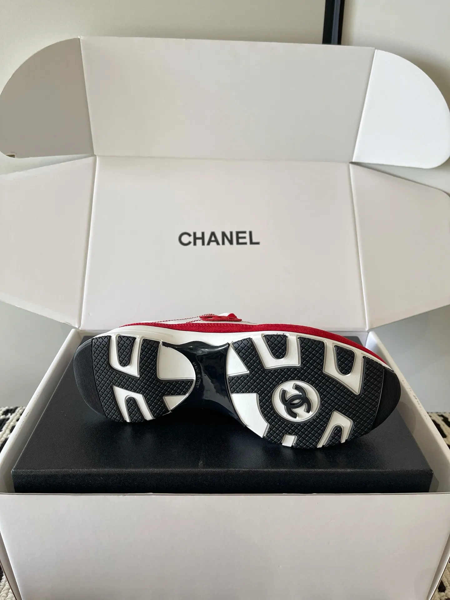 💰 320 chanel 第三代最新 德训 厚底 熊猫配色 运动休闲鞋✔️ 百搭小白鞋 款式搭配 活力满满啊 侧面压印logo 上脚很秀气 鞋面原版定制材料 原版大底 跟高4.5cm Size:35-40