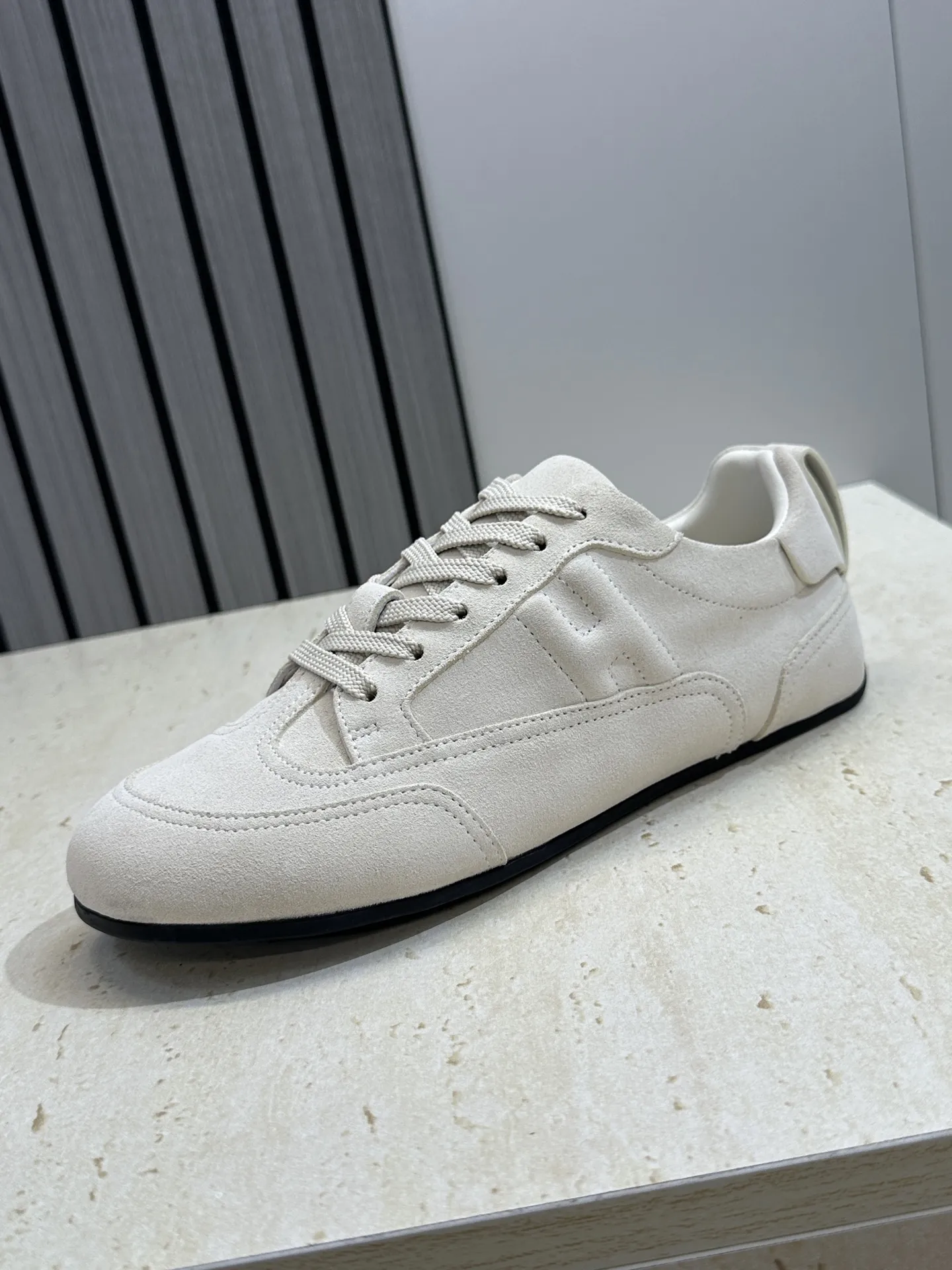 工厂价:女码P310/男码P320 爱马仕 Hermes 2026春夏情侣系列新款 Master 休闲系带百搭运动徳训鞋 H家字母logo时尚拼色平底圆头阿甘跑鞋 材质：鞋面进口羊猄皮/进口小牛皮+水染牛皮内里+原版开模Tpu大底 Size: 女码35-41(40.41定制不退换） 男码39-45(45定制不退换)