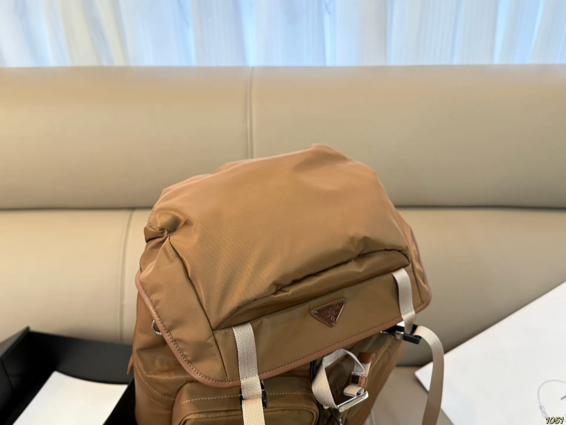 黑色&yen;235彩色&yen;240 PRADA普拉达新款双肩包 任何搭配都能够轻松驾驭 尼龙材质，空间超大🎒 低调有质感，男女同款 尺寸28 40