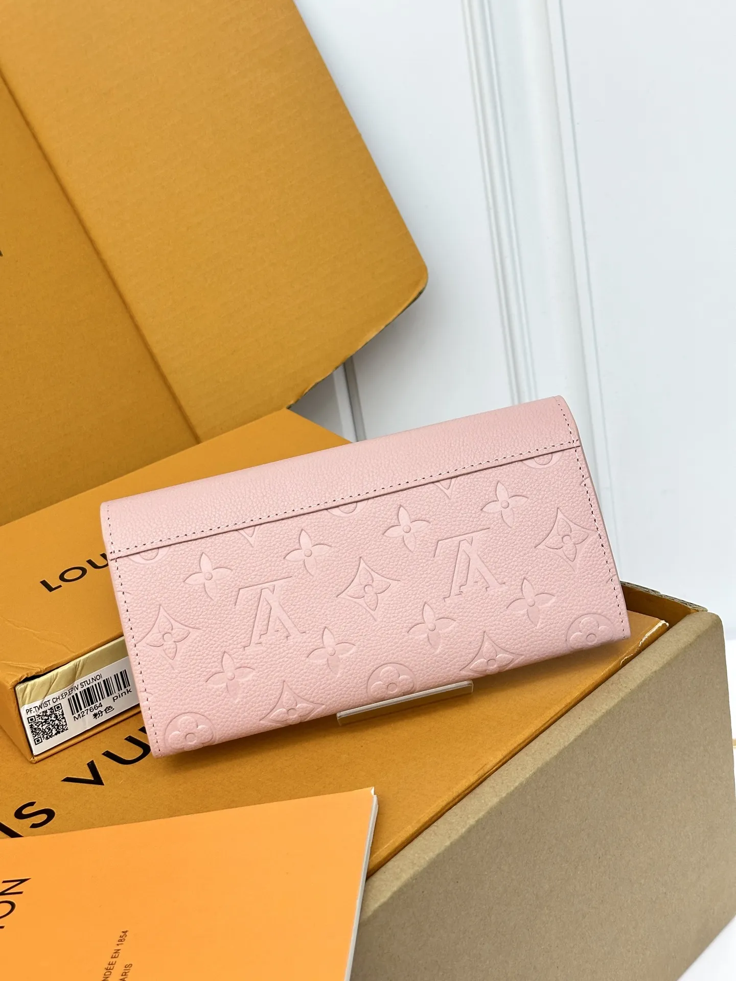 💰68 M27664粉. LOUIS VUITTON Sarah钱包,按扣开合,拉链零钱袋 2个大型加厚隔层,内置平口袋 16个卡槽 尺寸:19×2×10.5(cm)