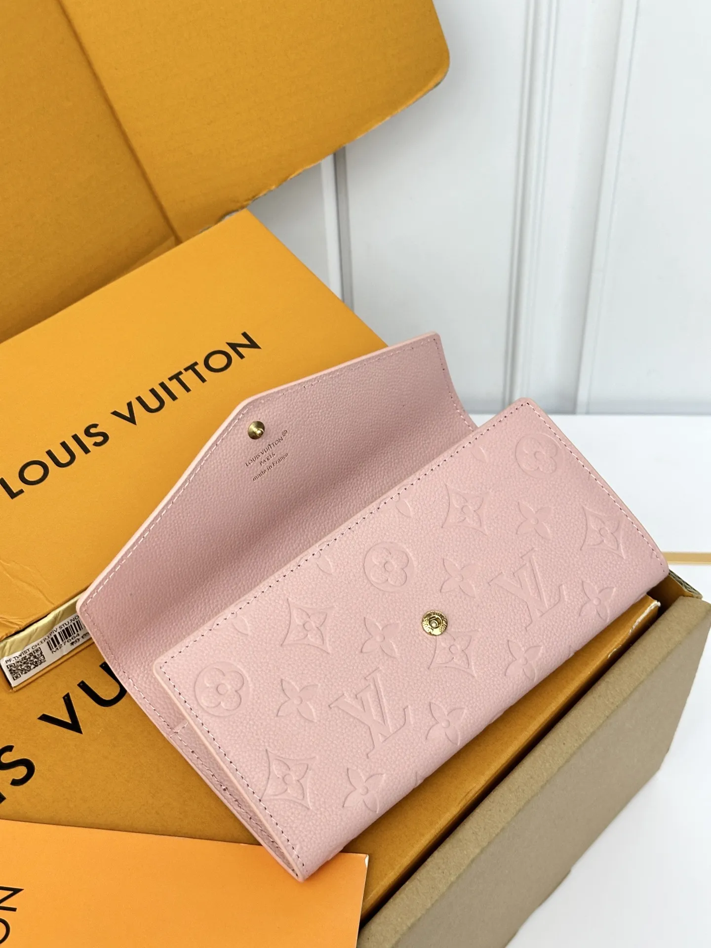 💰68 M27664粉. LOUIS VUITTON Sarah钱包，按扣开合，拉链零钱袋 2个大型加厚隔层，内置平口袋 16个卡槽 尺寸：19&times;2&times;10.5（cm）