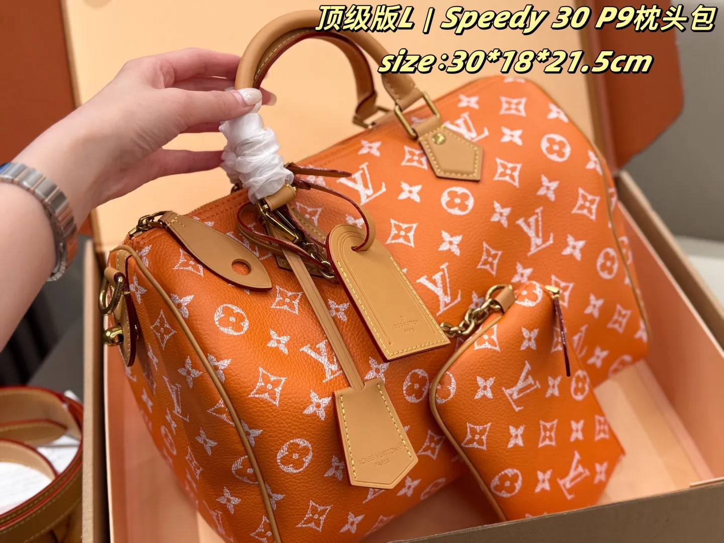 High-end craftsmanship Speedy 30 Boston bag size 30cm. Buy luxury designer purses online with tax-free shipping to UK and Europe.