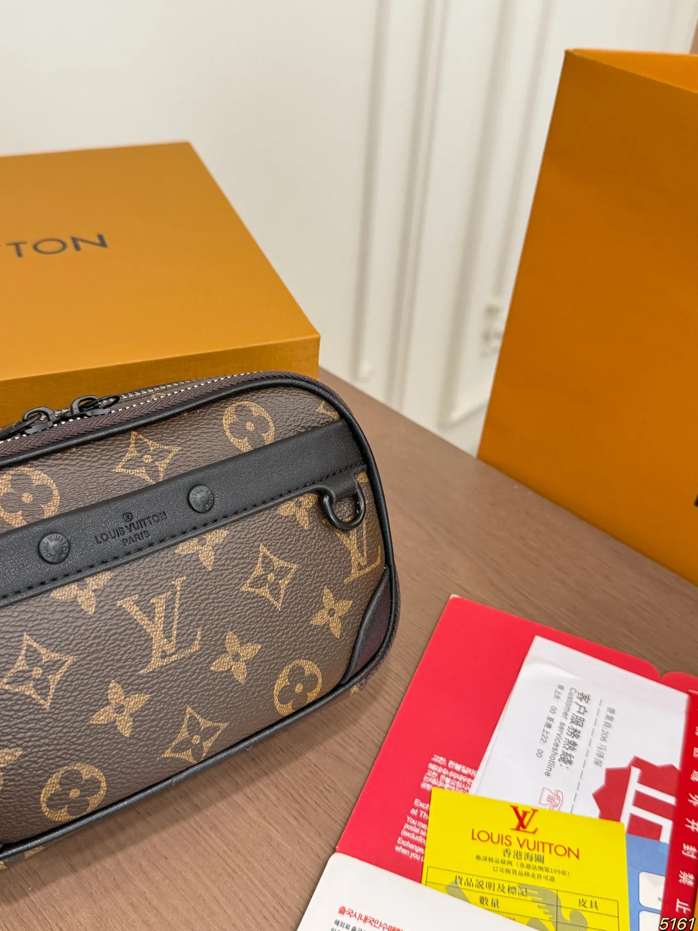 ¥120折叠盒 LV 邮差包相机包 复古有颜值好看百搭 休闲又不失优雅 简直美翻了 尺寸: 19 11