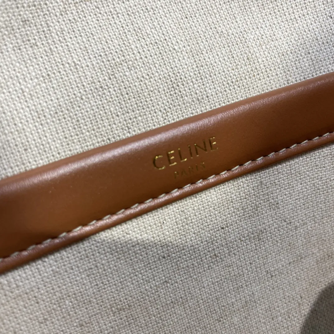 （CL家)新品 CABAS THAIS ｜新推出秋季大号托特 毛巾面料、大间缝隙、柔软织物的材料！营造出度假⛱️氛围，特别亮眼！好看又方便 容量：容量杠杠哒！上班族，宝妈，日常出门不用担心东西多放不下啦！搭配：百搭单品，还可做点缀搭配 秋季出行旅游强烈推荐！肩背或手提都不赖哦！型号: 196762 尺寸：41 X 28 X 17cm