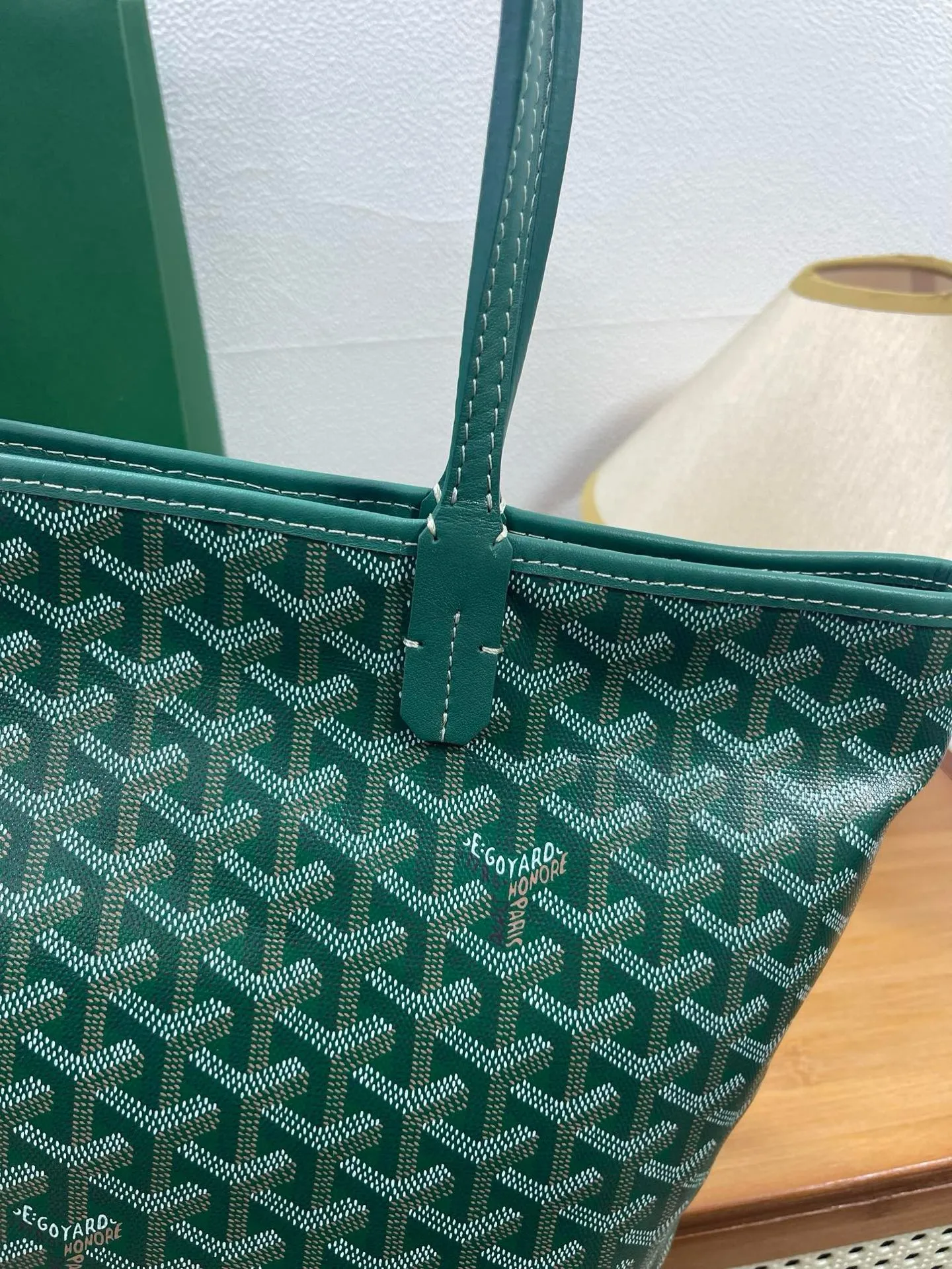 原单货[得意]🎸独家包装 GOyard Artois手提包 ，采用更为挺括的特殊帆布面料，全缝制拉链更突出日常实用性，Artois是唯一一款特有的红线双缝合设计，原版购入港币15800,两个尺寸，小号:袋口40cm底长30cm高25cm宽14cm