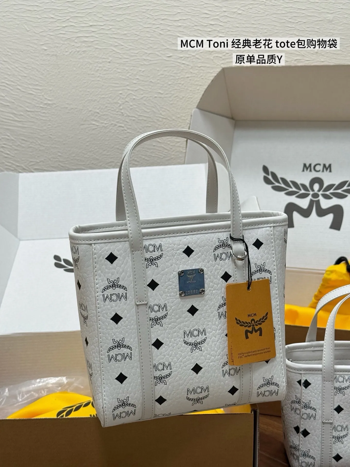 💰140 💰145 升级品质 对版五金/细节 “配小狗挂件” mcm 购物袋 Toni 经典老花满印 托特包Tote包购物袋菜篮子斜挎单肩手提包 真是方便又实用! 背起来超级好看哦 🎀尺寸:19x19/17x15cm 图片包装ll