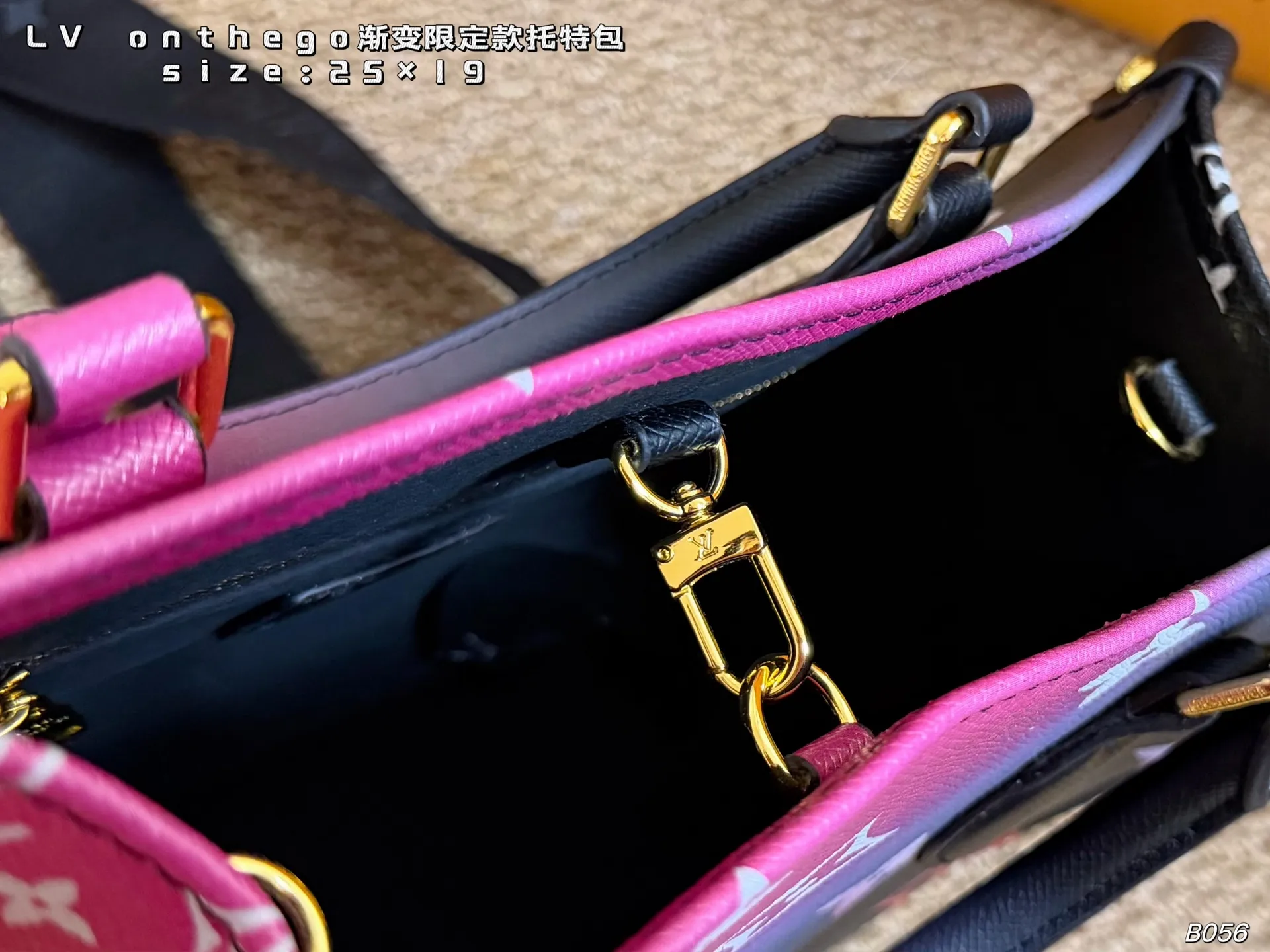 P150 (无盒) size:25×19 LV路易威登OnTheGo 渐变限定款托特包 复古优雅,可单肩可手提~ 特别的轻便耐用,不易变形! 性价比之王,出差通勤都适合!