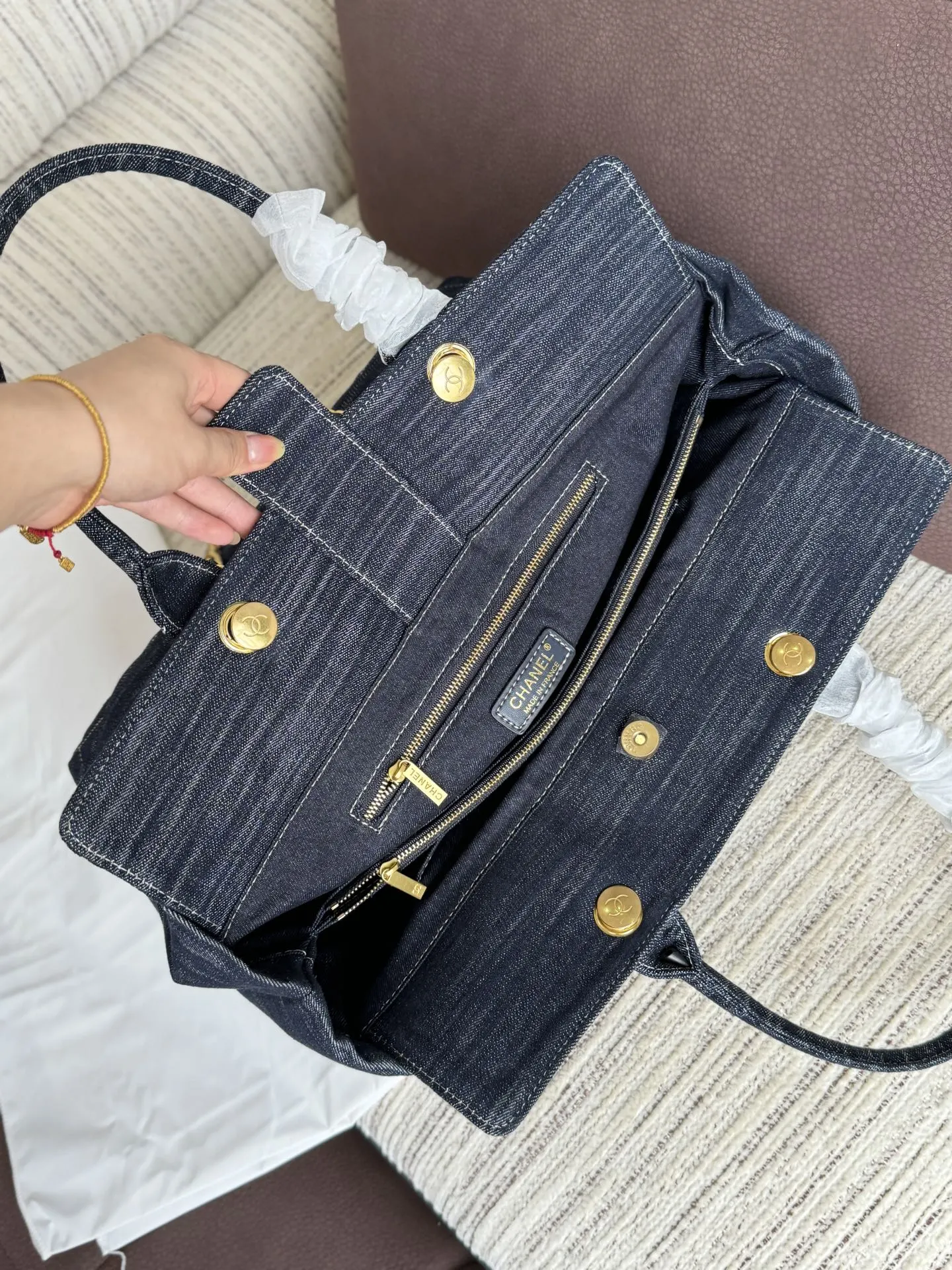 💰220 size：37&times;33 CHANEL香奈儿 丹宁牛仔布 托特包 中古包 腋下包 牛仔超级好看 超高出片率 超能装 能把胖胖的我显的&ldquo;巨瘦&rdquo; 大胆衬之为纸片人