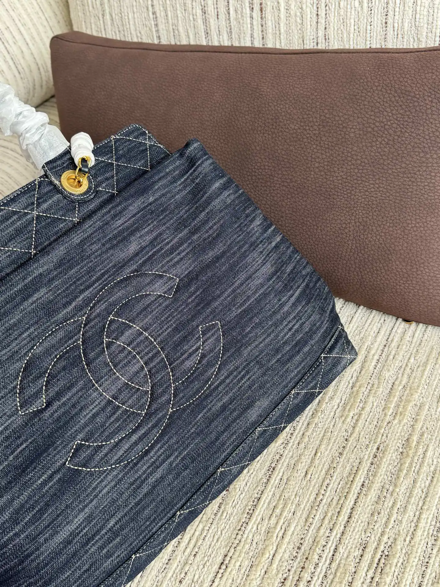 💰220 size:37×33 CHANEL香奈儿 丹宁牛仔布 托特包 中古包 腋下包 牛仔超级好看 超高出片率 超能装 能把胖胖的我显的“巨瘦” 大胆衬之为纸片人