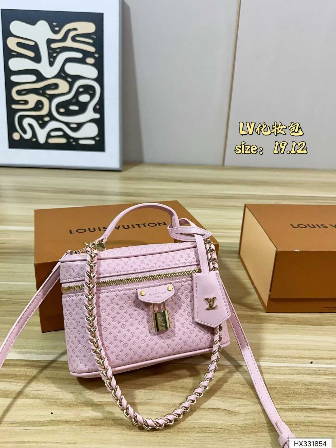 💰170 折叠盒 Lv化妆包 低调奢华超有质感✨经典锁头设计,链条肩带可手提or斜挎,通勤、旅行都OK!尺寸刚好,日常用品轻松装下,实用又时髦。尺寸19 12