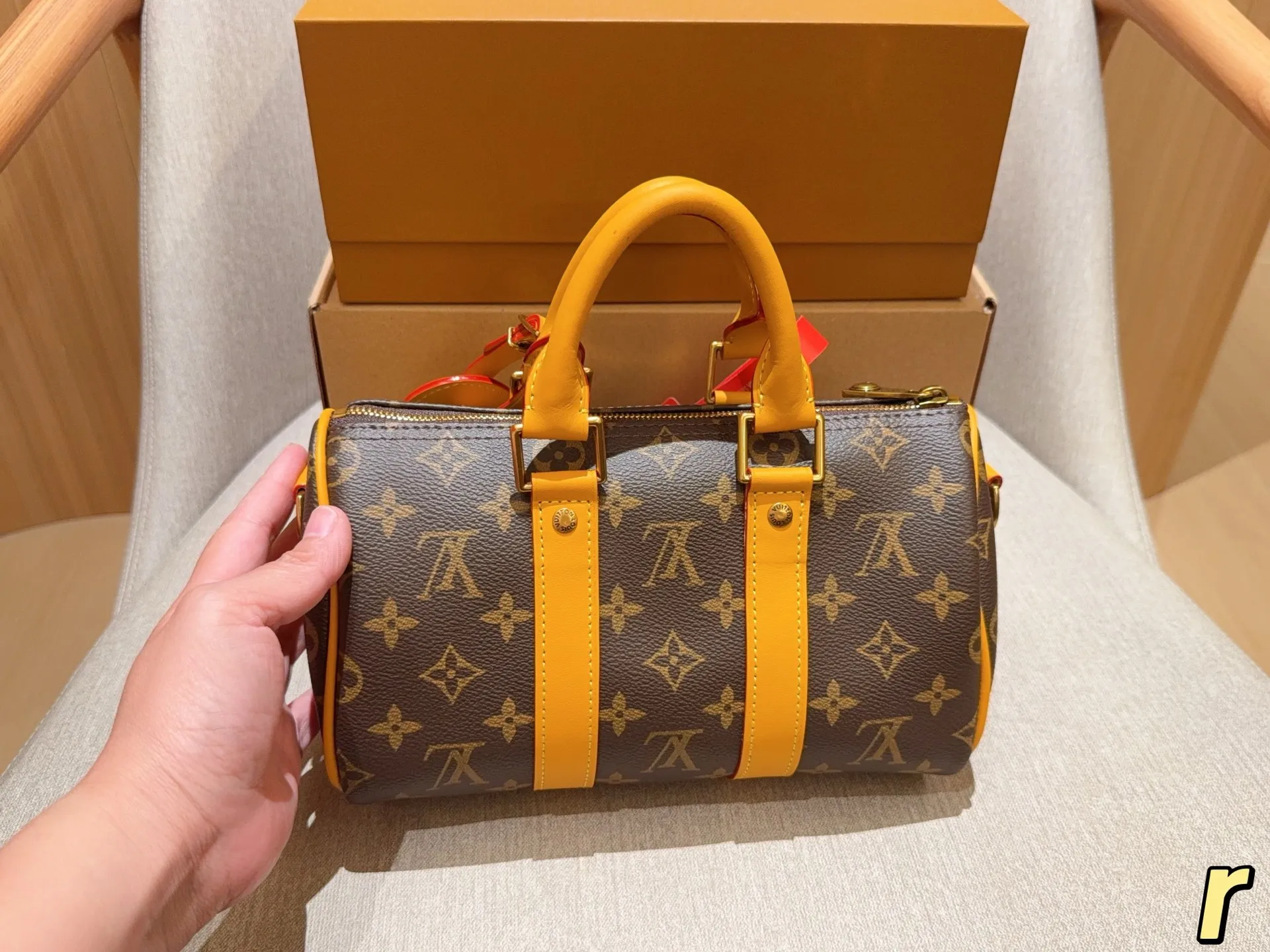 💰240 Lv路易威登 Keepall 25 Cargo老花手提斜挎包！ 尺寸25&times;15&times;11 礼盒包装🎁r