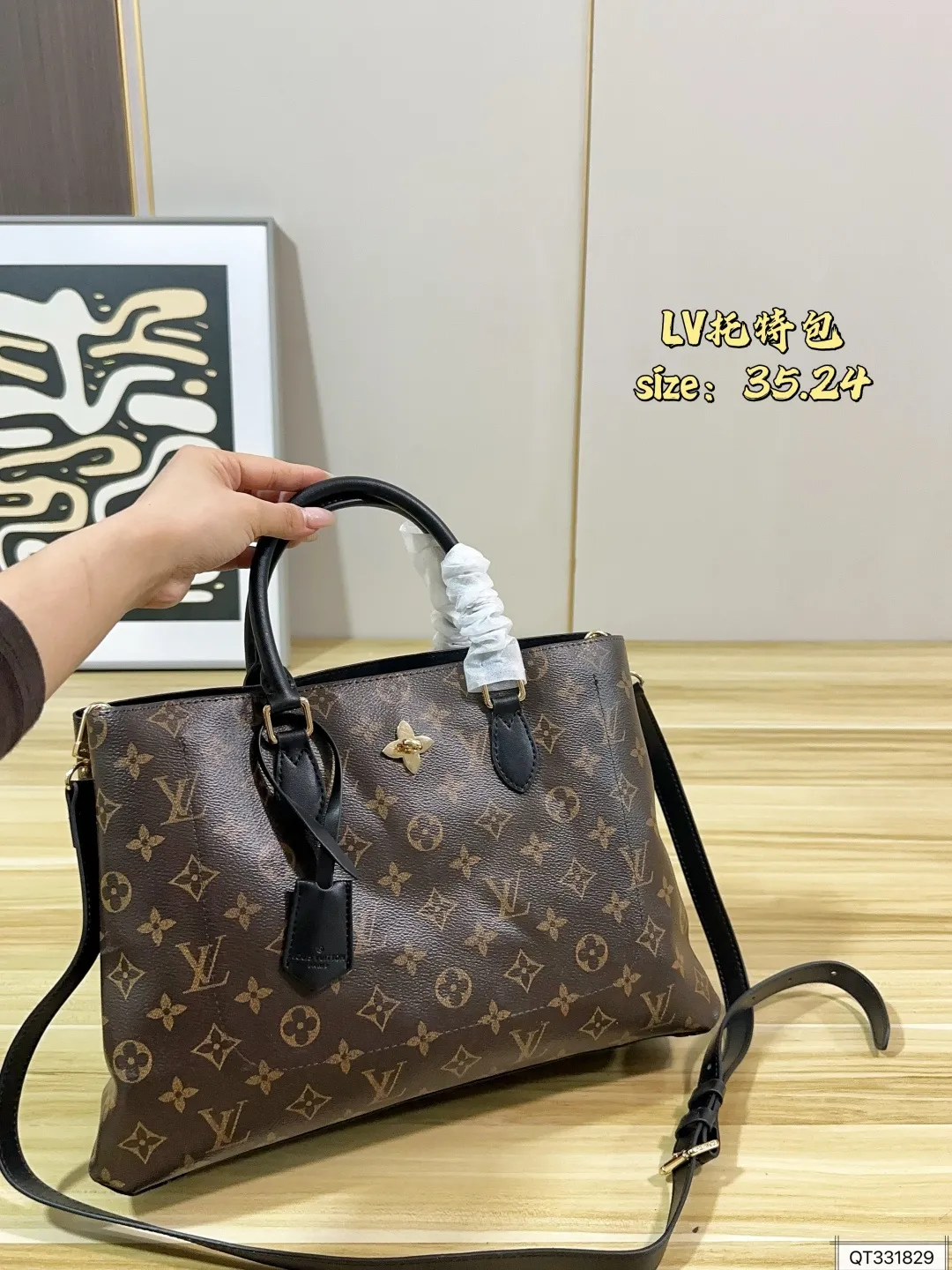 💰145 LV托特包 超火的Tote托特包，日常通勤都非常可会越用越喜欢的一款，值得入手 尺寸35.24