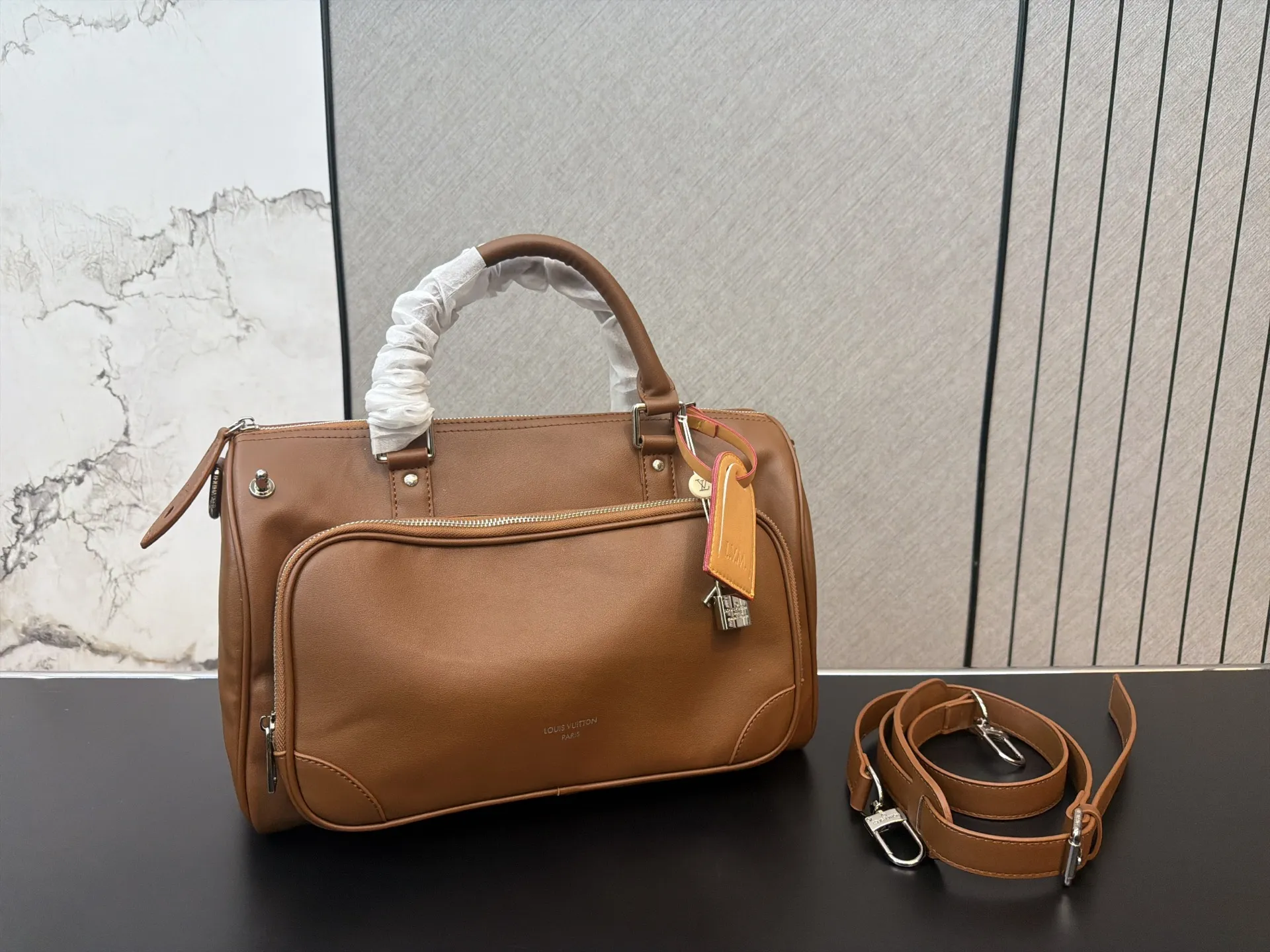 P170 Louisvuitton 路易威登 Lv keepall CARGO BANDOULI&Egrave;RE 35 银色金属配件品牌提花内饰 单肩斜挎手提包 旅行袋 实物拍摄 原厂面料 规格 35 x 22cm