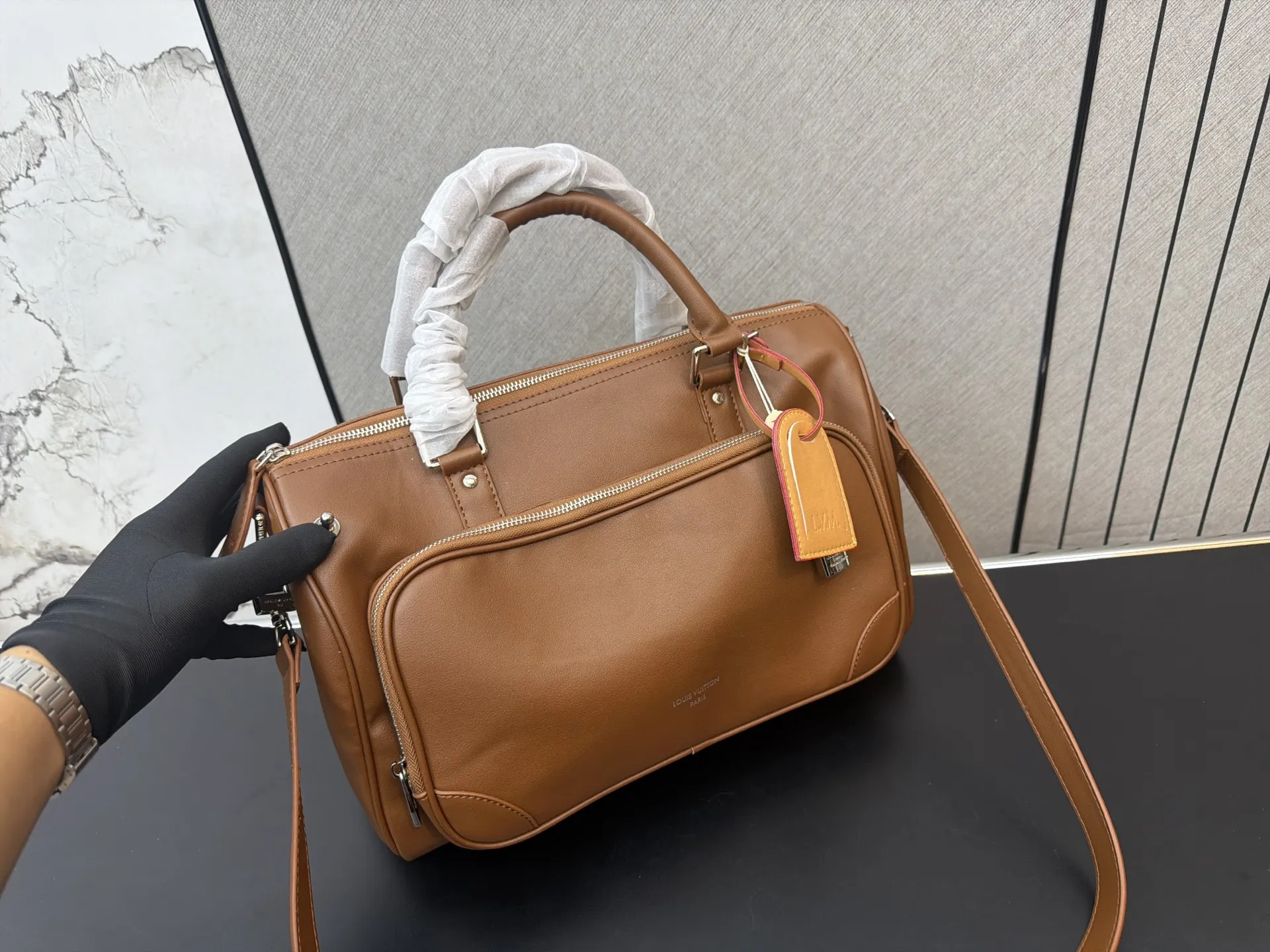 P170 Louisvuitton 路易威登 Lv keepall CARGO BANDOULIÈRE 35 银色金属配件品牌提花内饰 单肩斜挎手提包 旅行袋 实物拍摄 原厂面料 规格 35 x 22cm