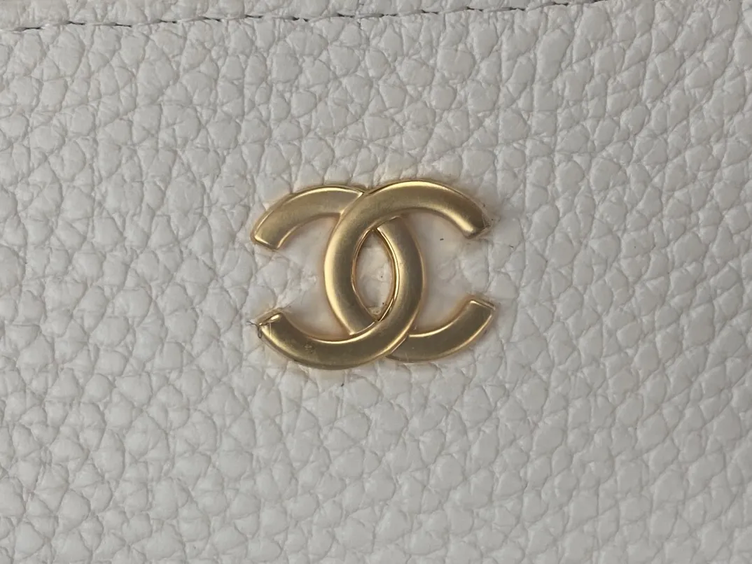 P 670🌹Chanel香奈儿双肩包采用原厂鱼子酱面，牛皮复古金扣五金经典菱格，三个尺寸大中小号覆盖所有的场景，甜妹通勤党＇出游爱好者一站式配齐，百搭不踩雷。 小号AS 5346。尺寸17 x20 x5 cm 中号As 5347。尺寸17 X 24 X 6cm 大号AS 5473。尺寸22X 29X8 cm