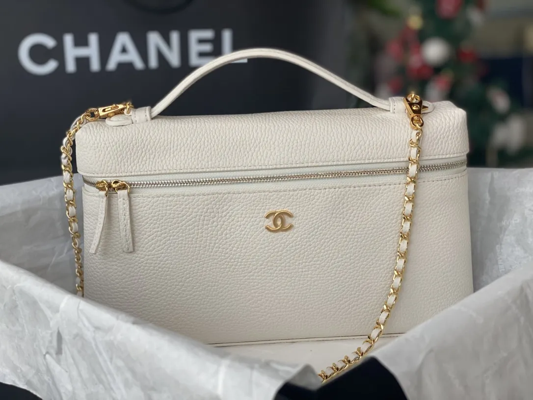 P 670🌹Chanel香奈儿双肩包采用原厂鱼子酱面，牛皮复古金扣五金经典菱格，三个尺寸大中小号覆盖所有的场景，甜妹通勤党＇出游爱好者一站式配齐，百搭不踩雷。 小号AS 5346。尺寸17 x20 x5 cm 中号As 5347。尺寸17 X 24 X 6cm 大号AS 5473。尺寸22X 29X8 cm