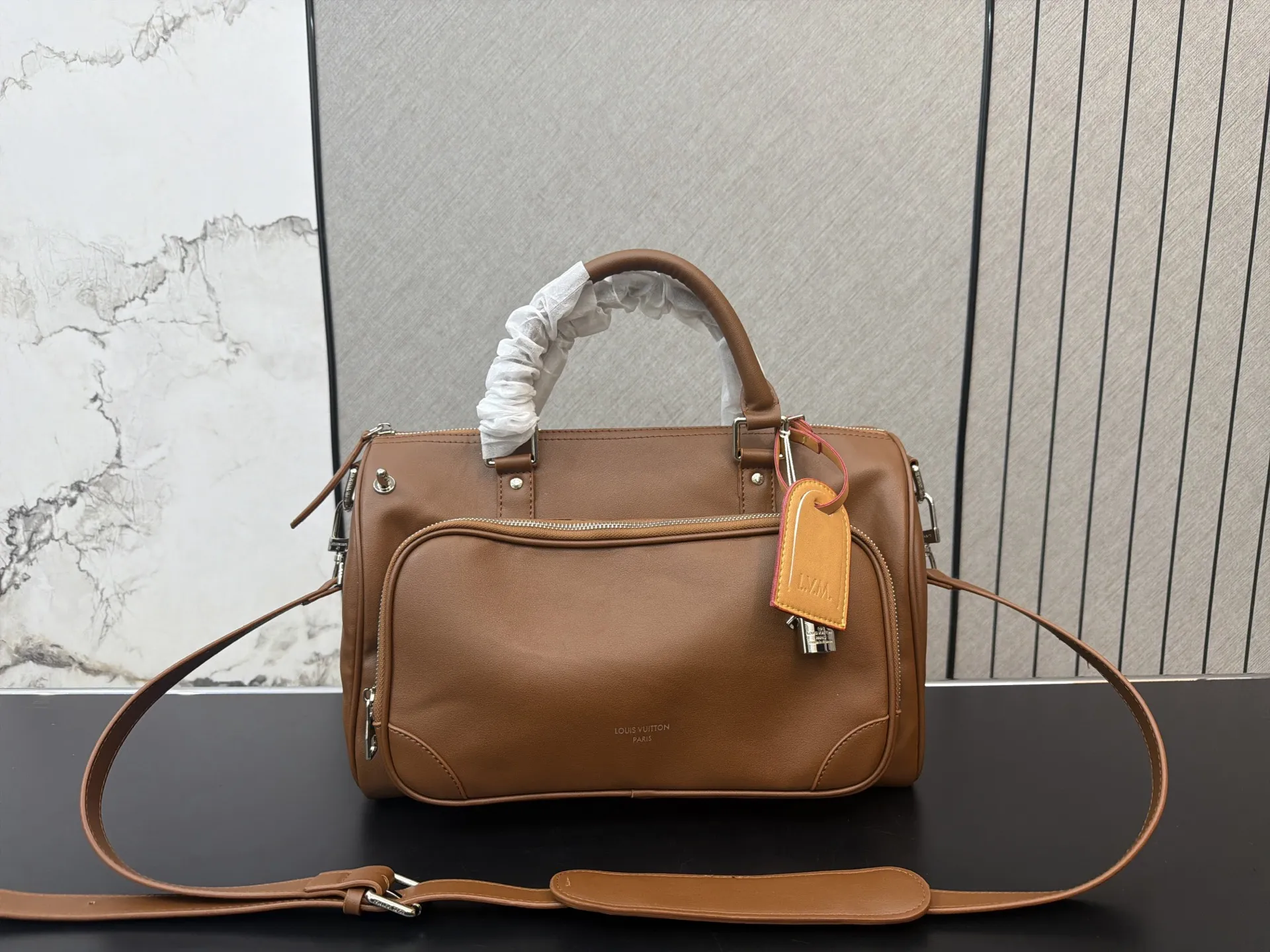 P170 Louisvuitton 路易威登 Lv keepall CARGO BANDOULIÈRE 35 银色金属配件品牌提花内饰 单肩斜挎手提包 旅行袋 实物拍摄 原厂面料 规格 35 x 22cm