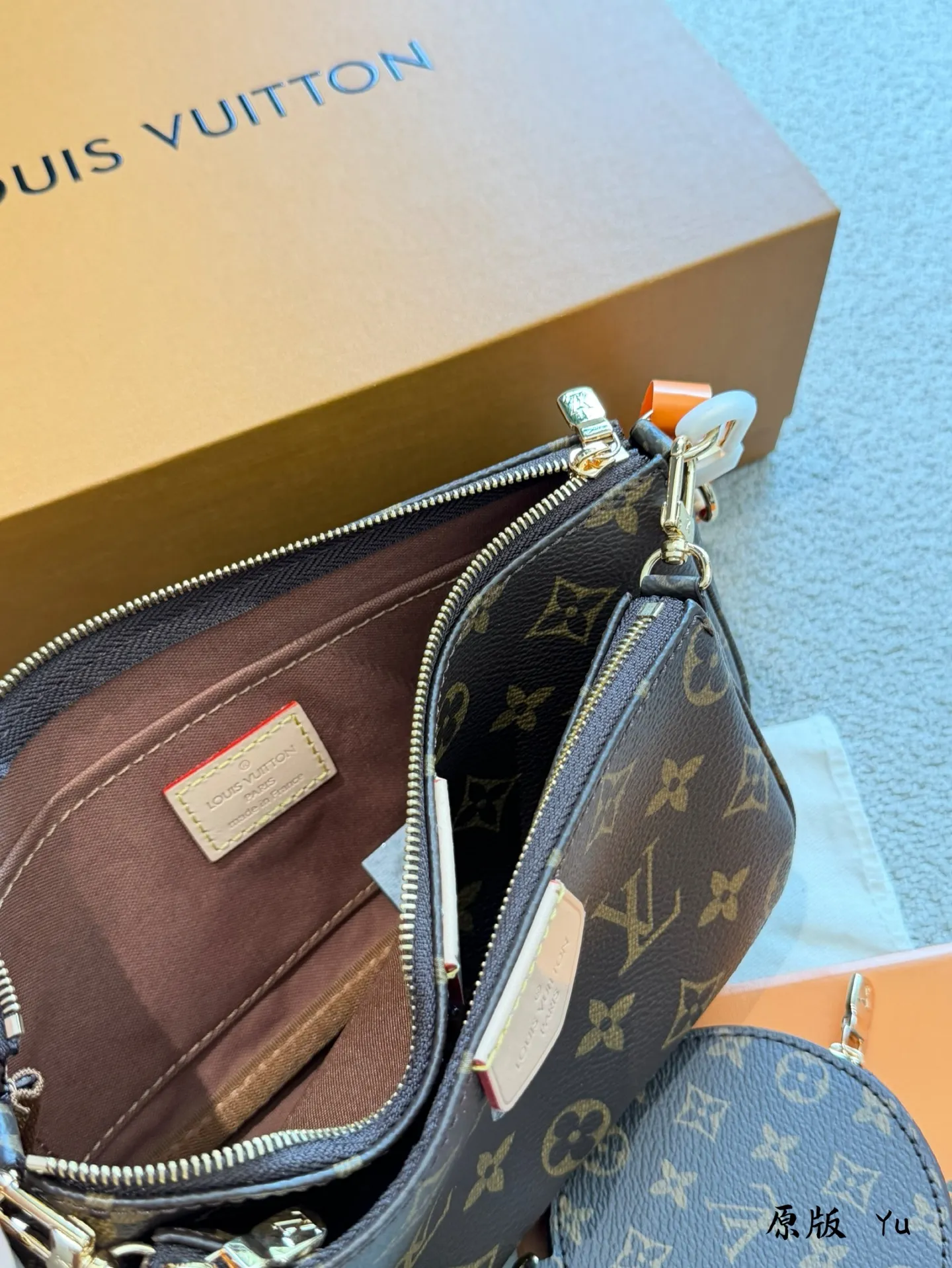 p200 LV五合一最终还是入了OOTD 看了特别多的ins网红模特上身,还有杨晨琳各种上身超级种草,手机里也收藏了不少图片至今 即使也很百搭无敌能装并且轻便!但是还是心心念念LV 秋冬搭配应该会特别酷