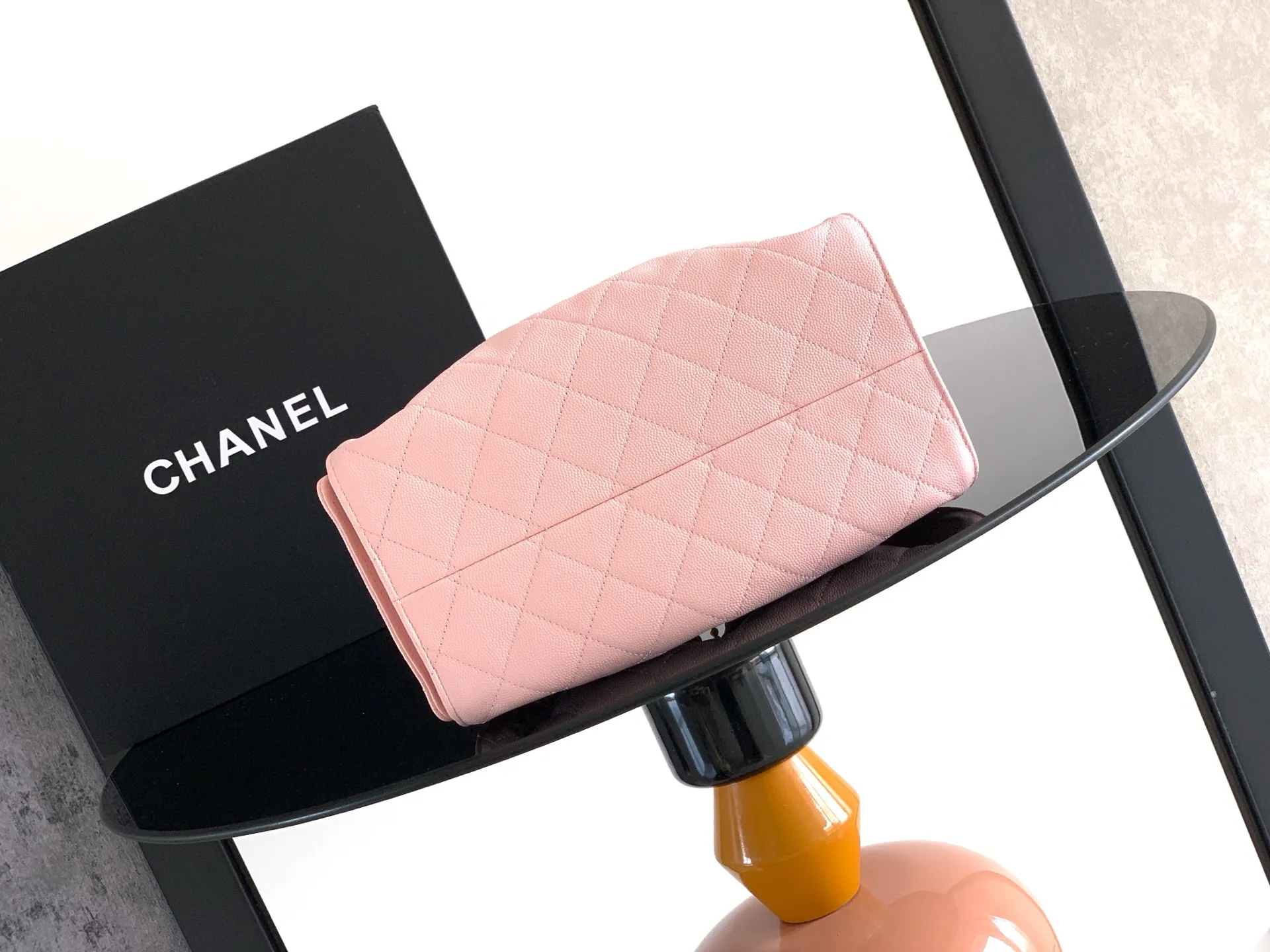 💰538包邮❗ 🇨🇳🇮🇹🇫🇷CHANEL 25款又一个以年份命名的款, 25c反绒皮嘻哈包 香奈儿hobo 腋下包 嬉皮腋下包小号 复古金币纽扣抽绳水桶包+菱格纹+牛皮材质 经典链条设计,高级感十足!日常出行必备,外观精美,质感细腻,无论休闲装还是正式场合都能轻松驾驭 30x26x14cm:30x26x14cm型号: AS5293A