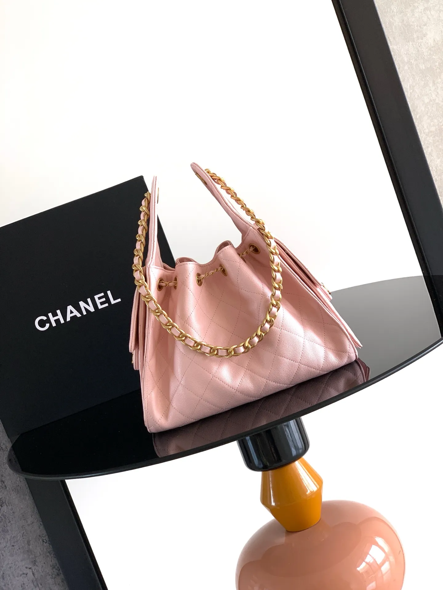 💰538包邮❗ 🇨🇳🇮🇹🇫🇷CHANEL 25款又一个以年份命名的款, 25c反绒皮嘻哈包 香奈儿hobo 腋下包 嬉皮腋下包小号 复古金币纽扣抽绳水桶包+菱格纹+牛皮材质 经典链条设计,高级感十足!日常出行必备,外观精美,质感细腻,无论休闲装还是正式场合都能轻松驾驭 30x26x14cm:30x26x14cm型号: AS5293A