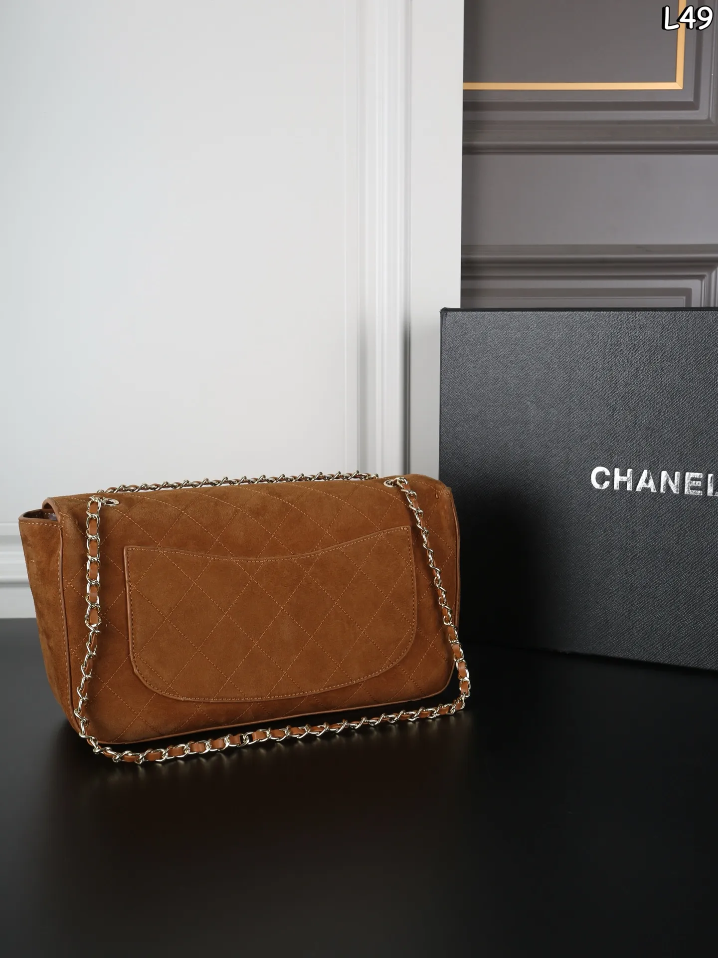 P300 CHANEL香奈儿 26A CF系列 麂皮 链条包 腋下包 口盖包 单肩包 26a高级手工坊系列💘这季太美啦!!! 软fufu的焦糖麂皮摸起来也太舒服了 26a麂皮口盖包系列😍美死啦美死啦 高级质感满满 尺寸:33×19