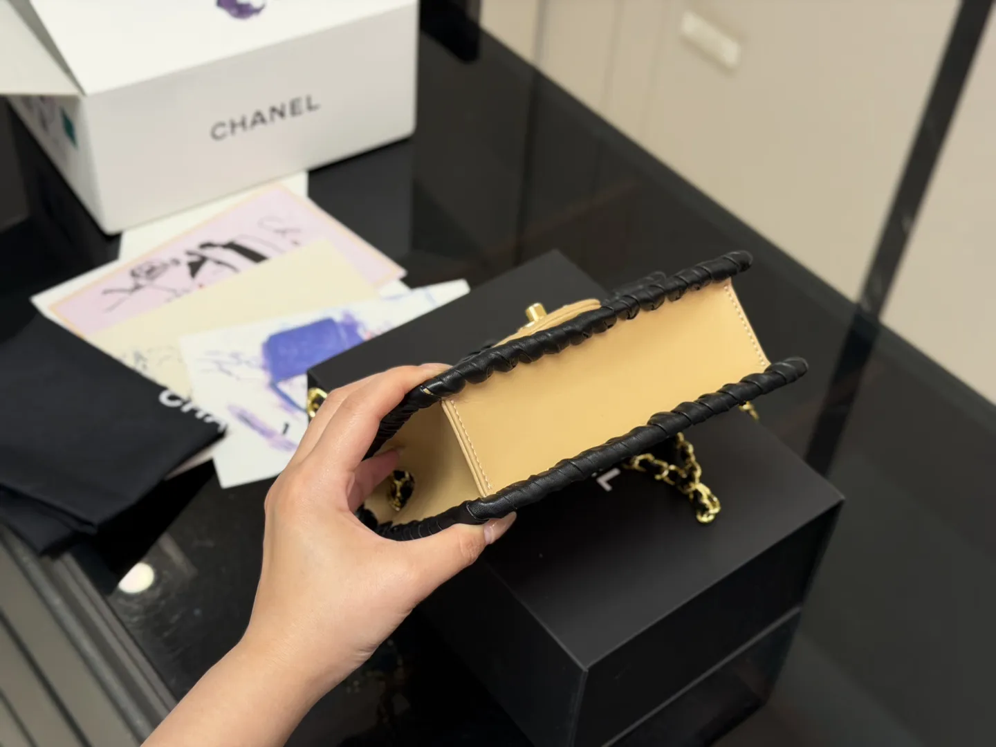 &yen;200 折叠盒飞机盒 Chanel香奈儿豆腐包｜千金感十足 颜值满分！ 包身绑带滚边设计感一绝 链条金币点缀精致时髦 尺寸:19.15cm