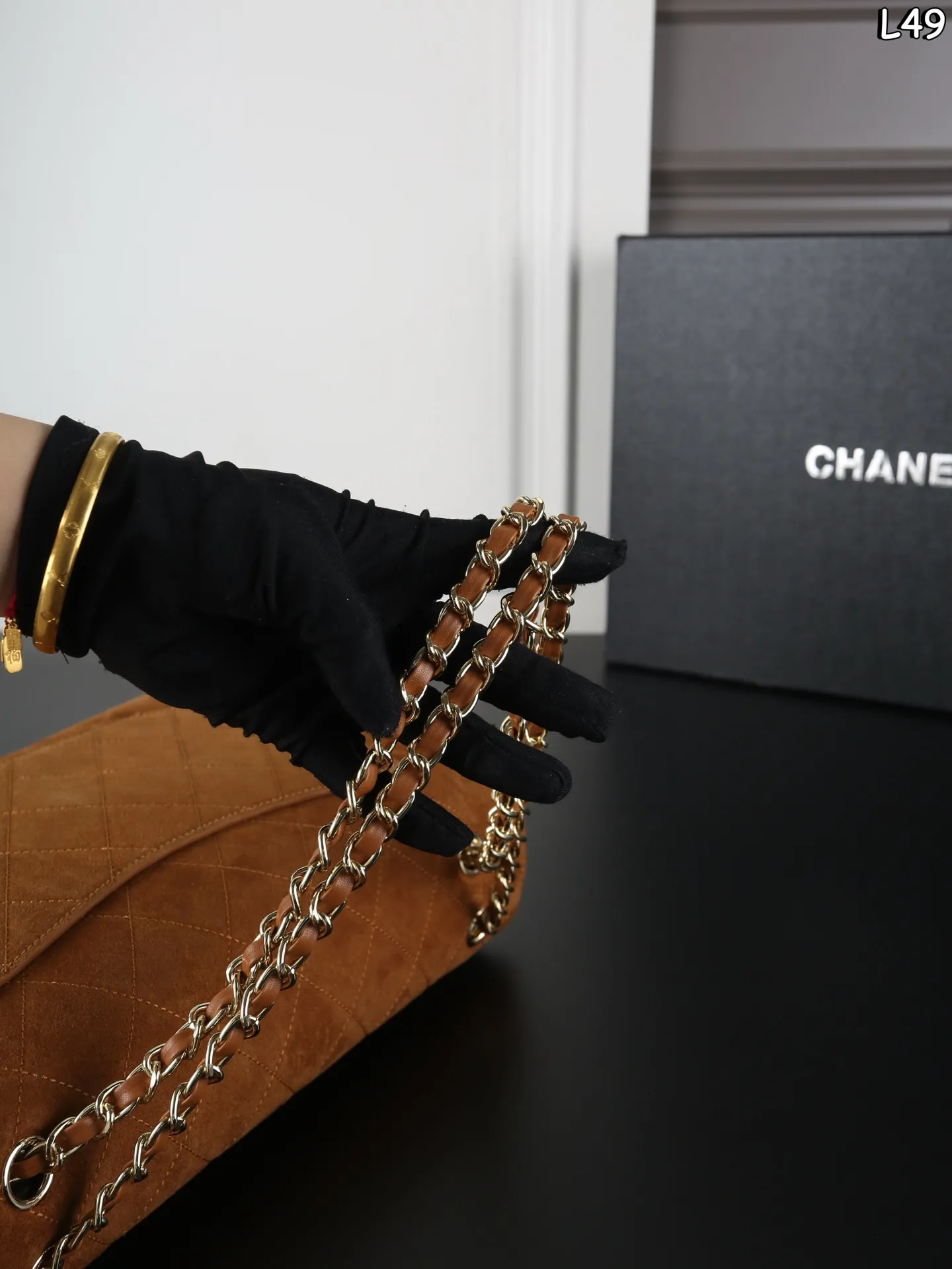 P300 CHANEL香奈儿 26A CF系列 麂皮 链条包 腋下包 口盖包 单肩包 26a高级手工坊系列💘这季太美啦！！！ 软fufu的焦糖麂皮摸起来也太舒服了 26a麂皮口盖包系列😍美死啦美死啦 高级质感满满 尺寸：33&times;19
