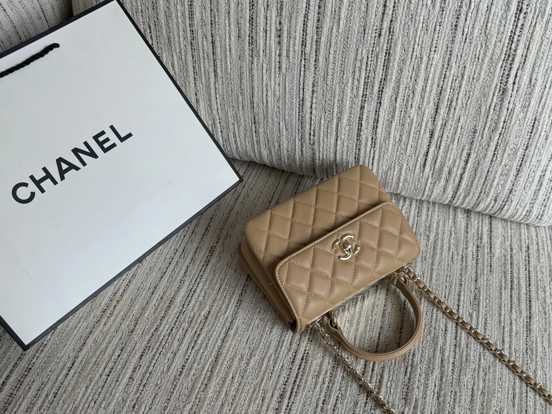 💰180 size：19&times;14 CHANEL香奈儿 22s Trandy cc 链条包 口盖包单肩斜挎手提包 𝖳𝗋𝖾𝗇𝖽𝗒𝖼𝖼 最新艺术扣🜲 这块