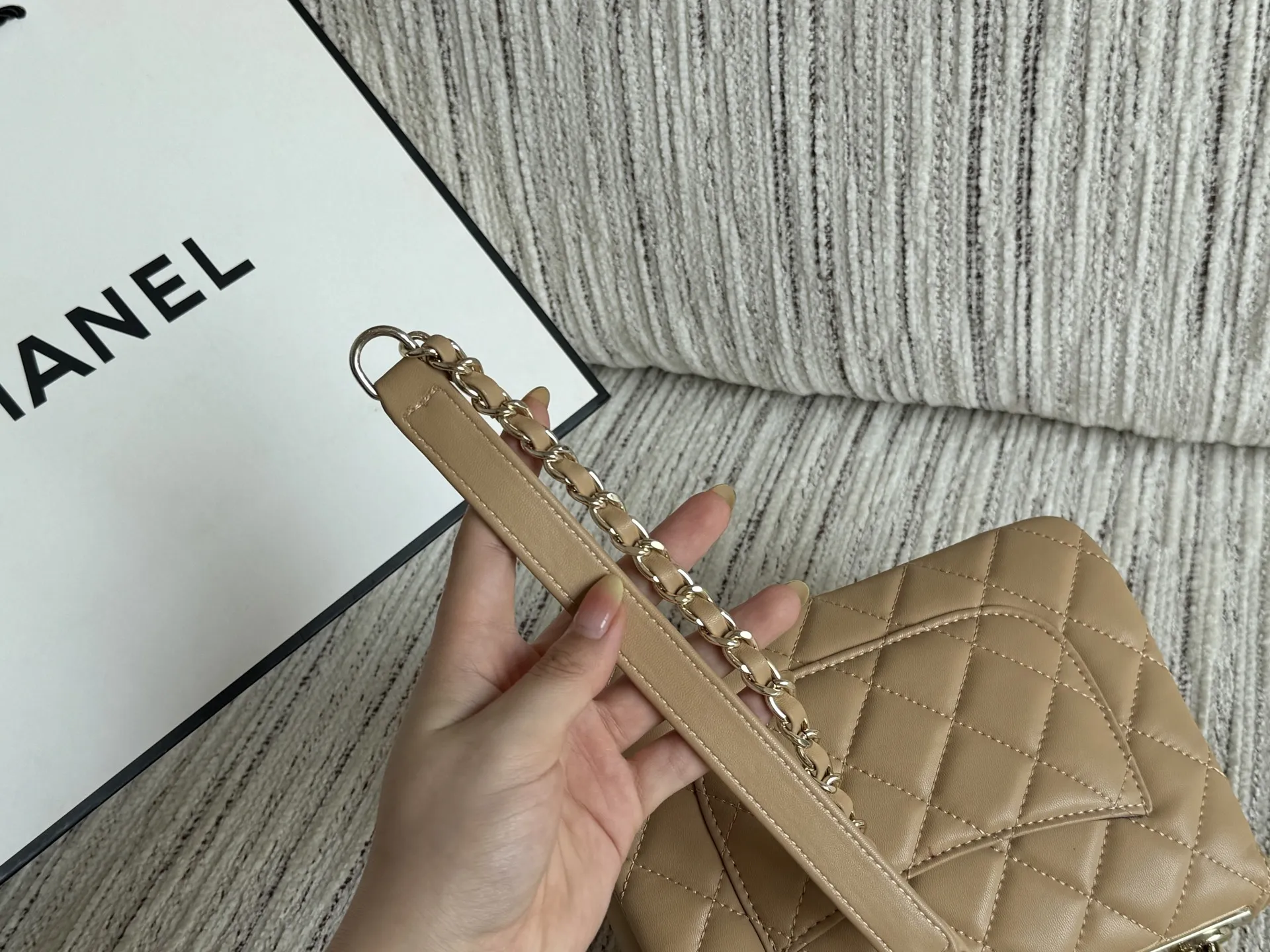 💰180 size：19&times;14 CHANEL香奈儿 22s Trandy cc 链条包 口盖包单肩斜挎手提包 𝖳𝗋𝖾𝗇𝖽𝗒𝖼𝖼 最新艺术扣🜲 这块