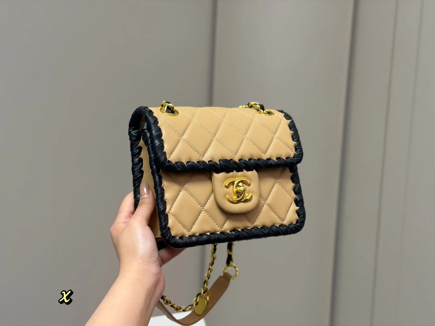 &yen;200 折叠盒飞机盒 Chanel香奈儿豆腐包｜千金感十足 颜值满分！ 包身绑带滚边设计感一绝 链条金币点缀精致时髦 尺寸:19.15cm